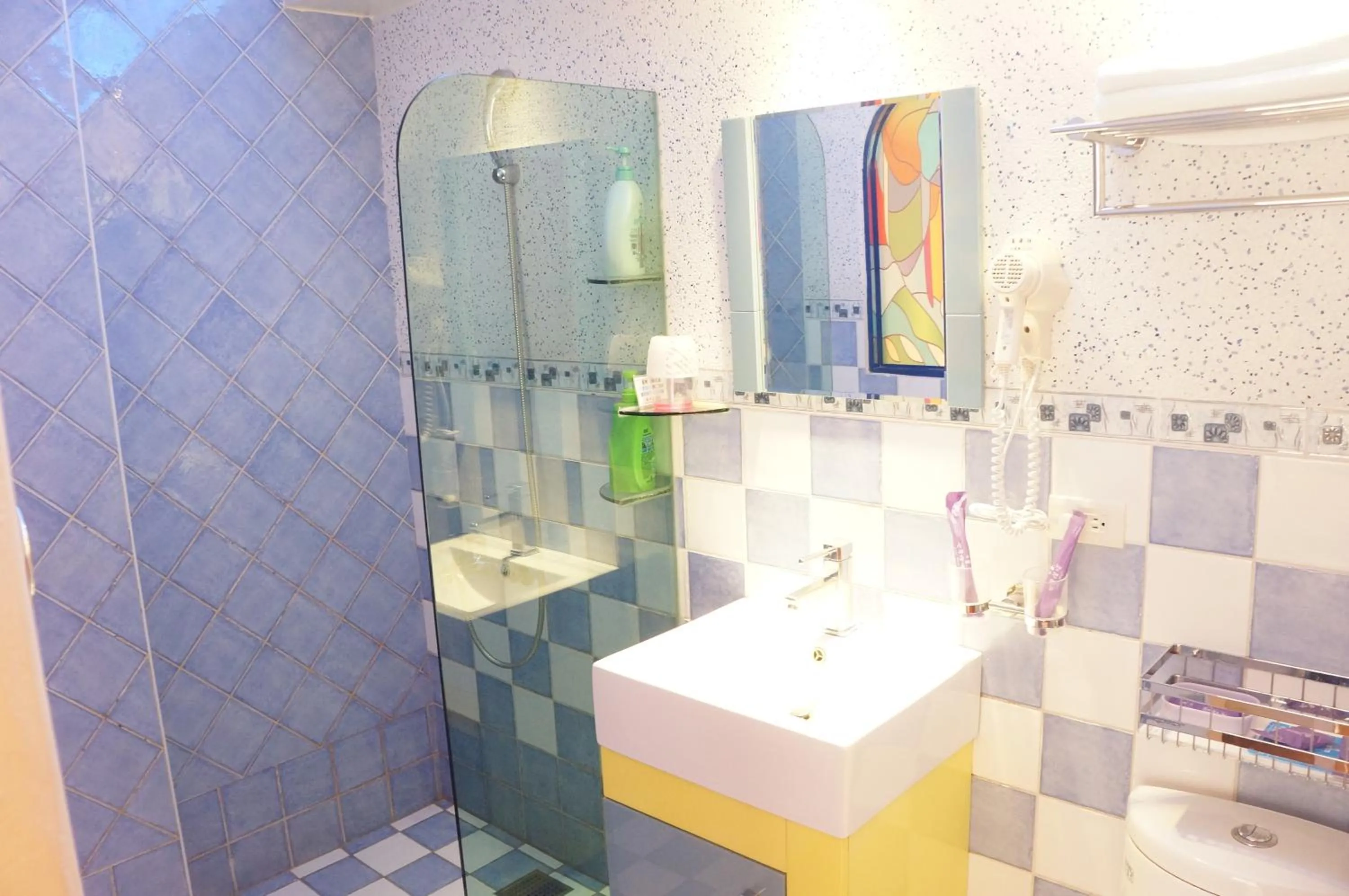 Shower in Rainbow B&B