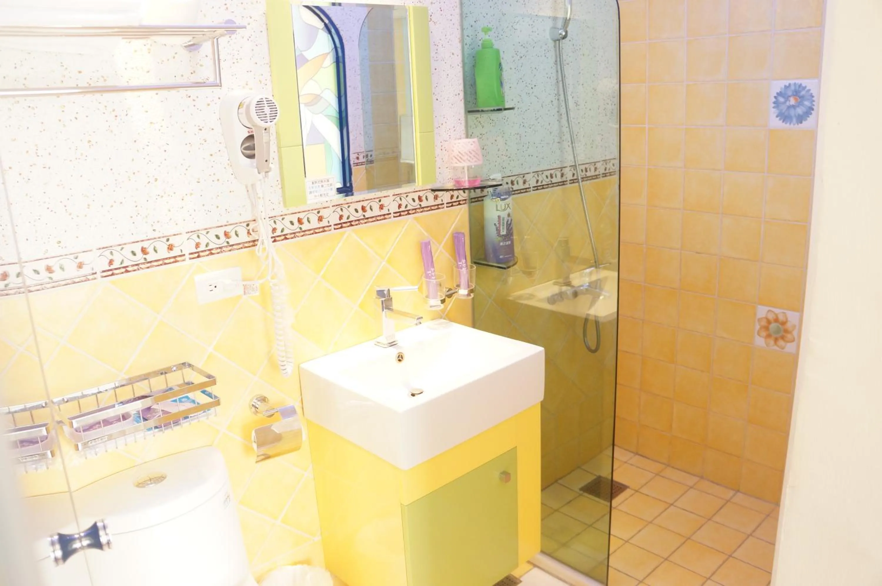 Shower in Rainbow B&B