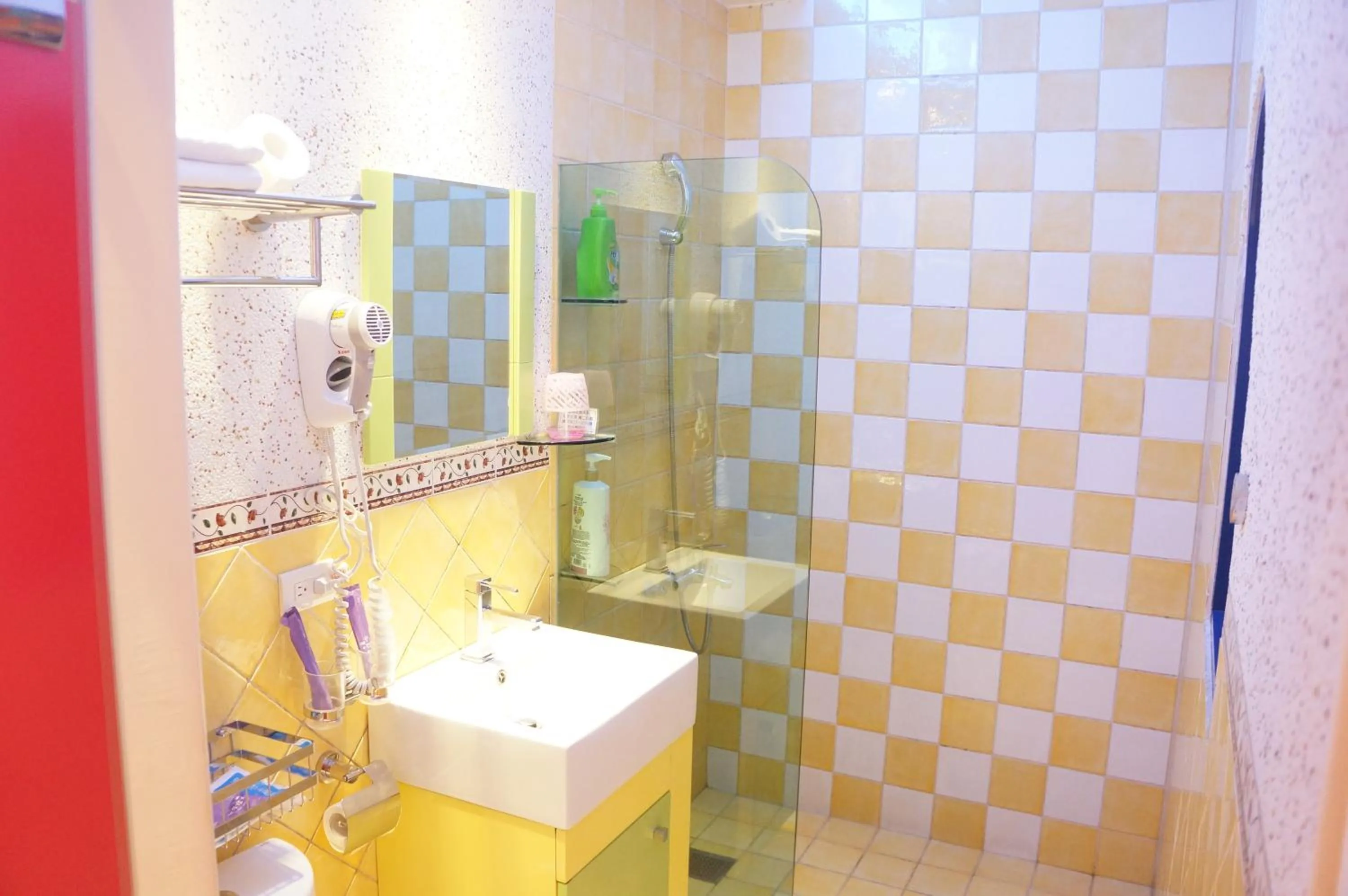 Shower in Rainbow B&B