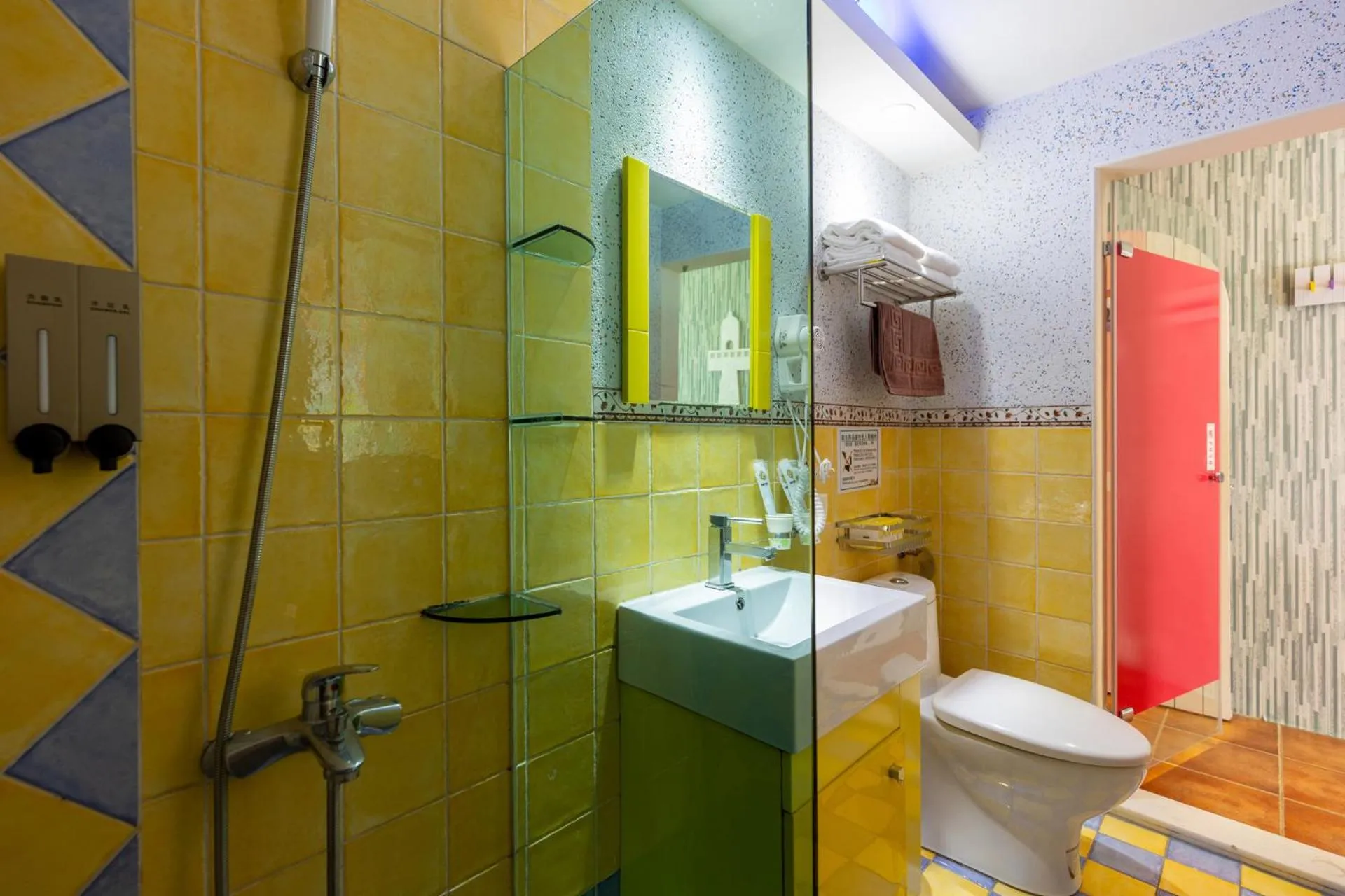 Shower in Rainbow B&B