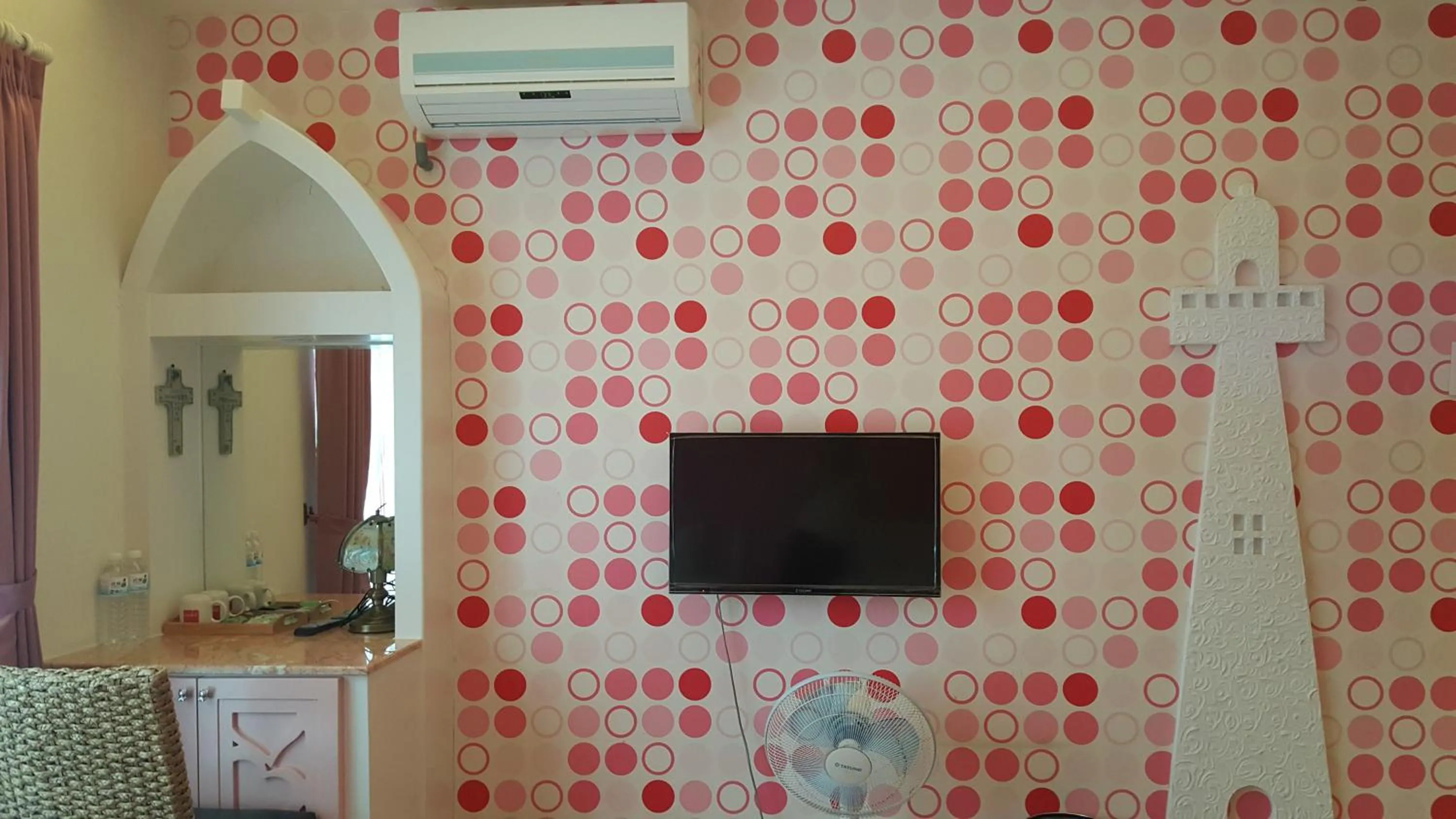 Decorative detail in Rainbow B&B