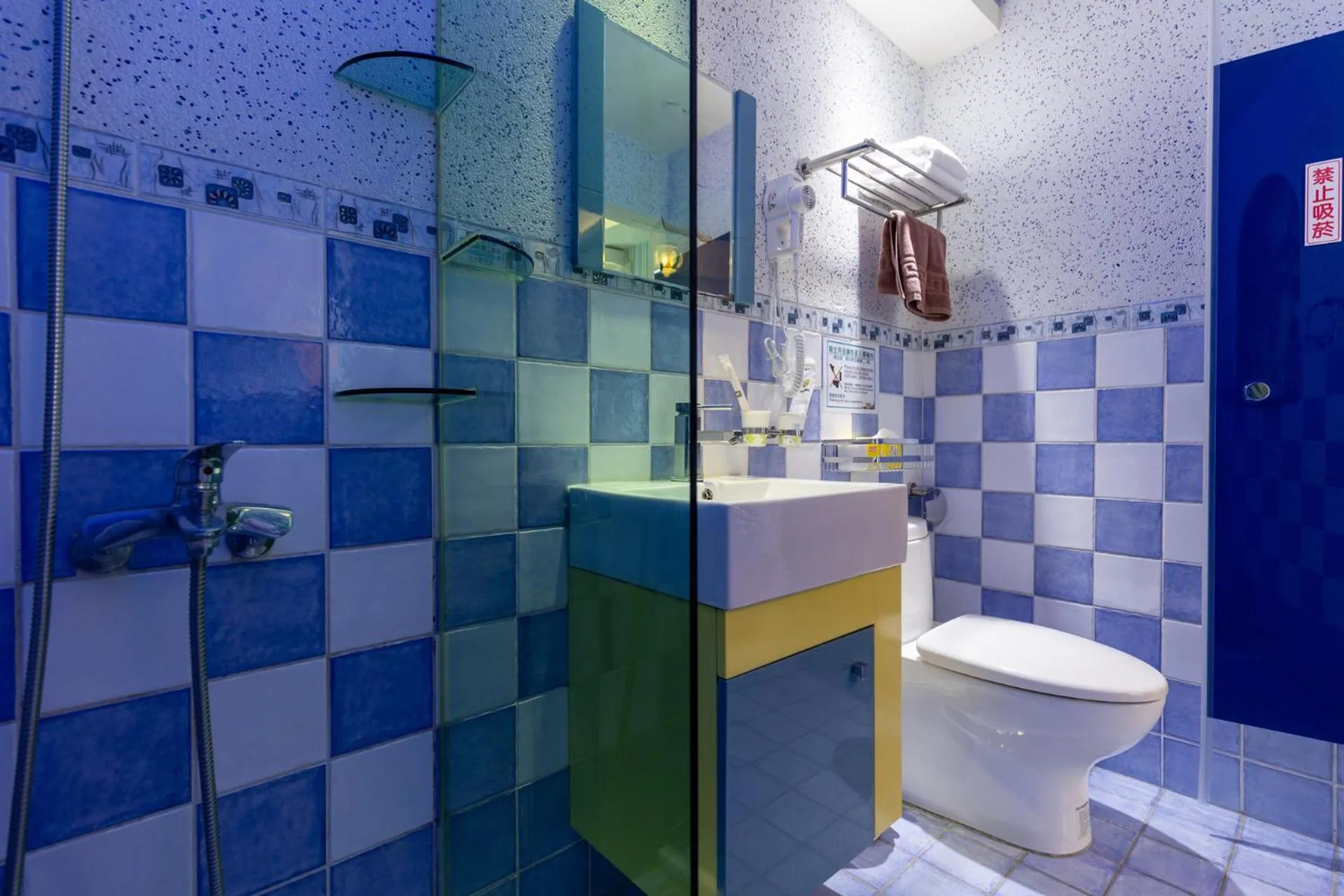 Shower in Rainbow B&B