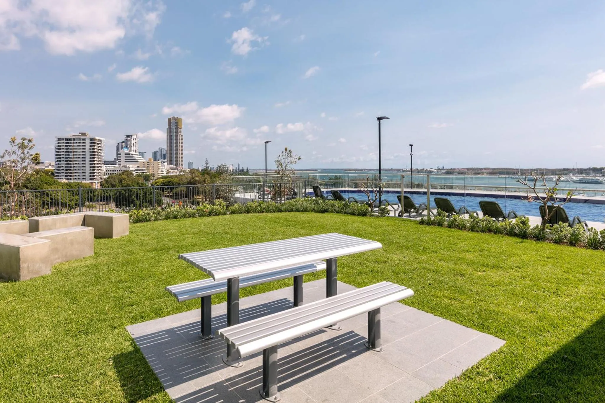 BBQ facilities in Meriton Suites Southport