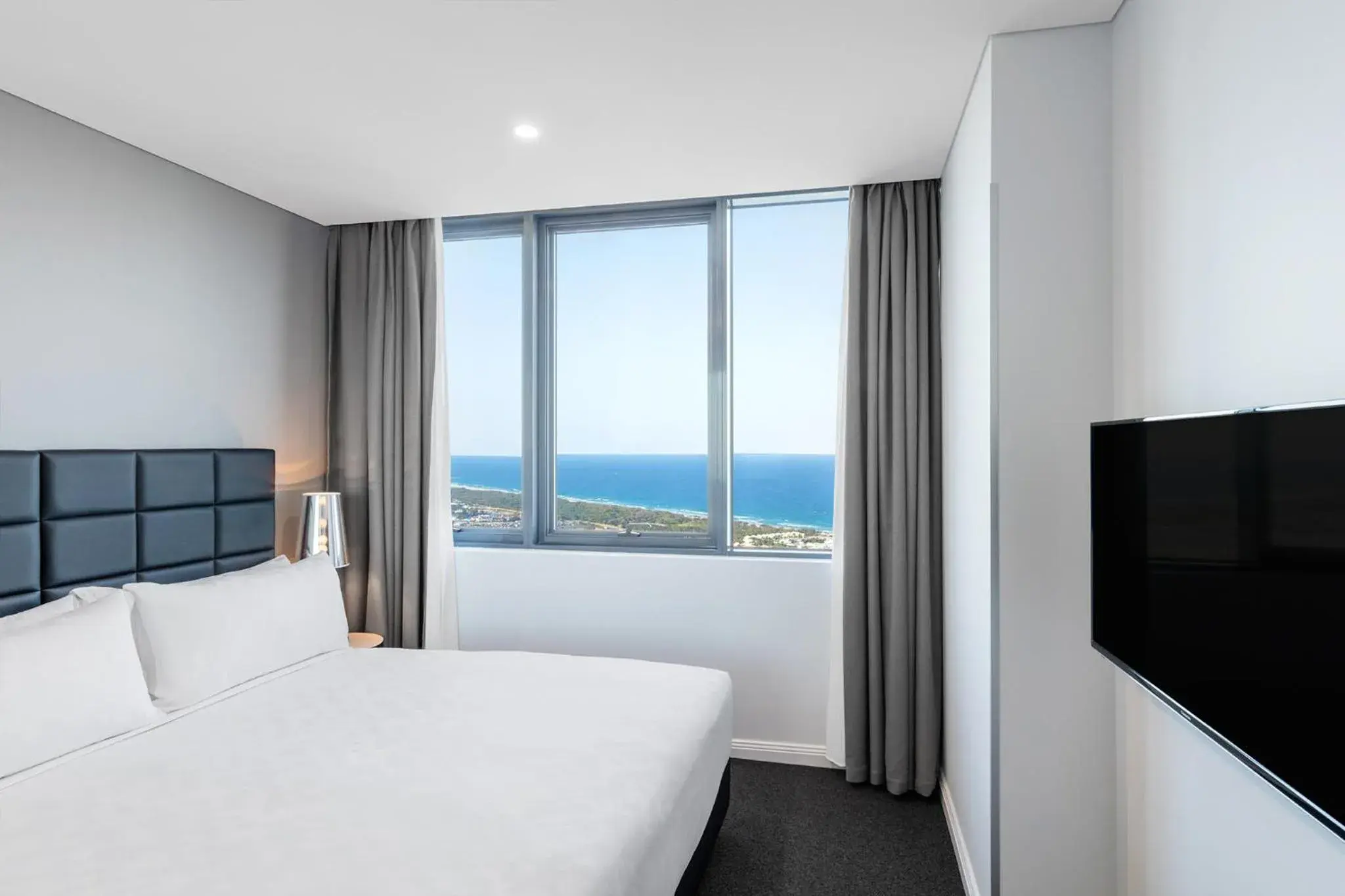 Three Bedroom Ocean Suite in Meriton Suites Southport Three Bedroom Ocean Suite in Meriton Suites Southport
