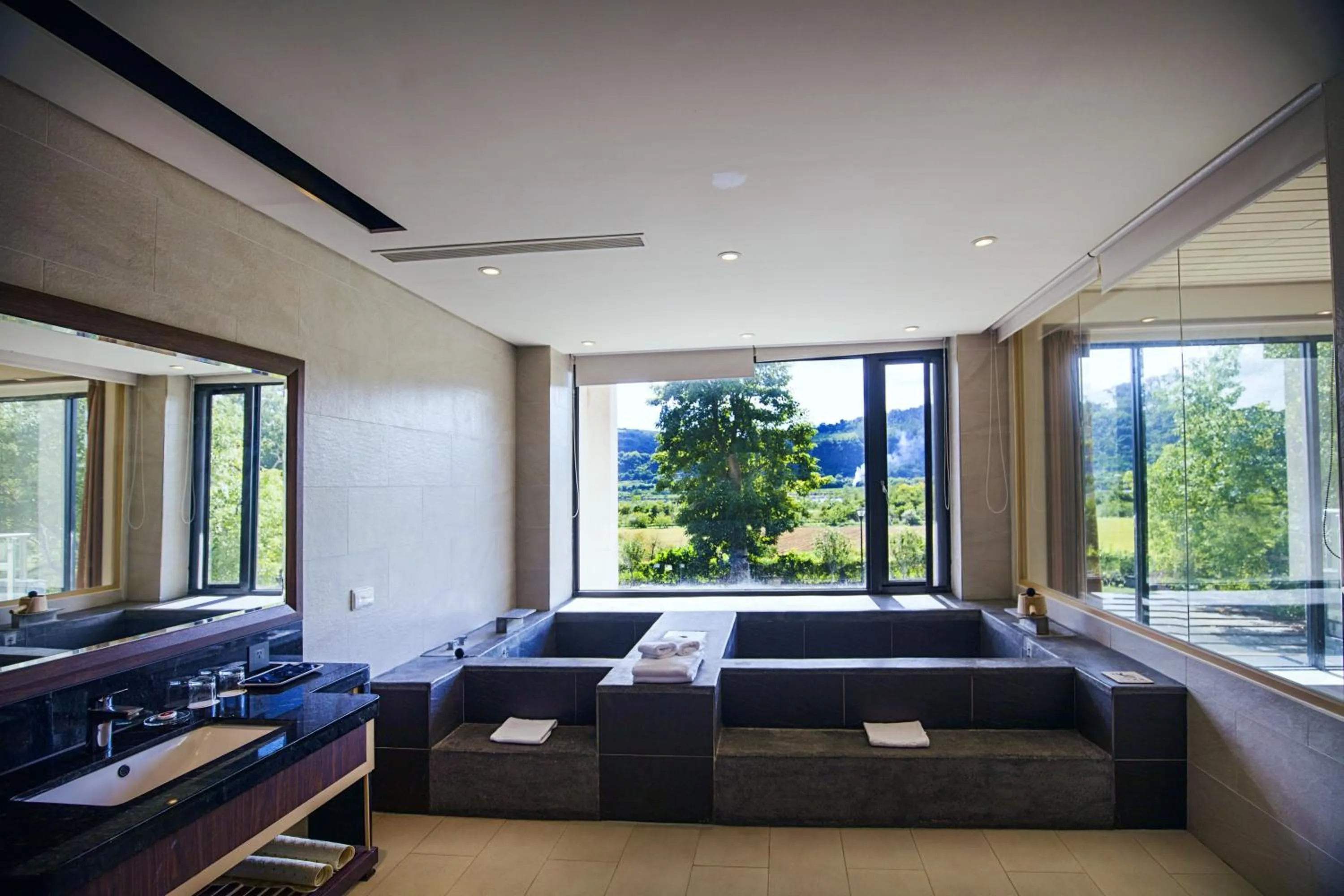 Hot Spring Bath, Bed in Chii Lih Resort