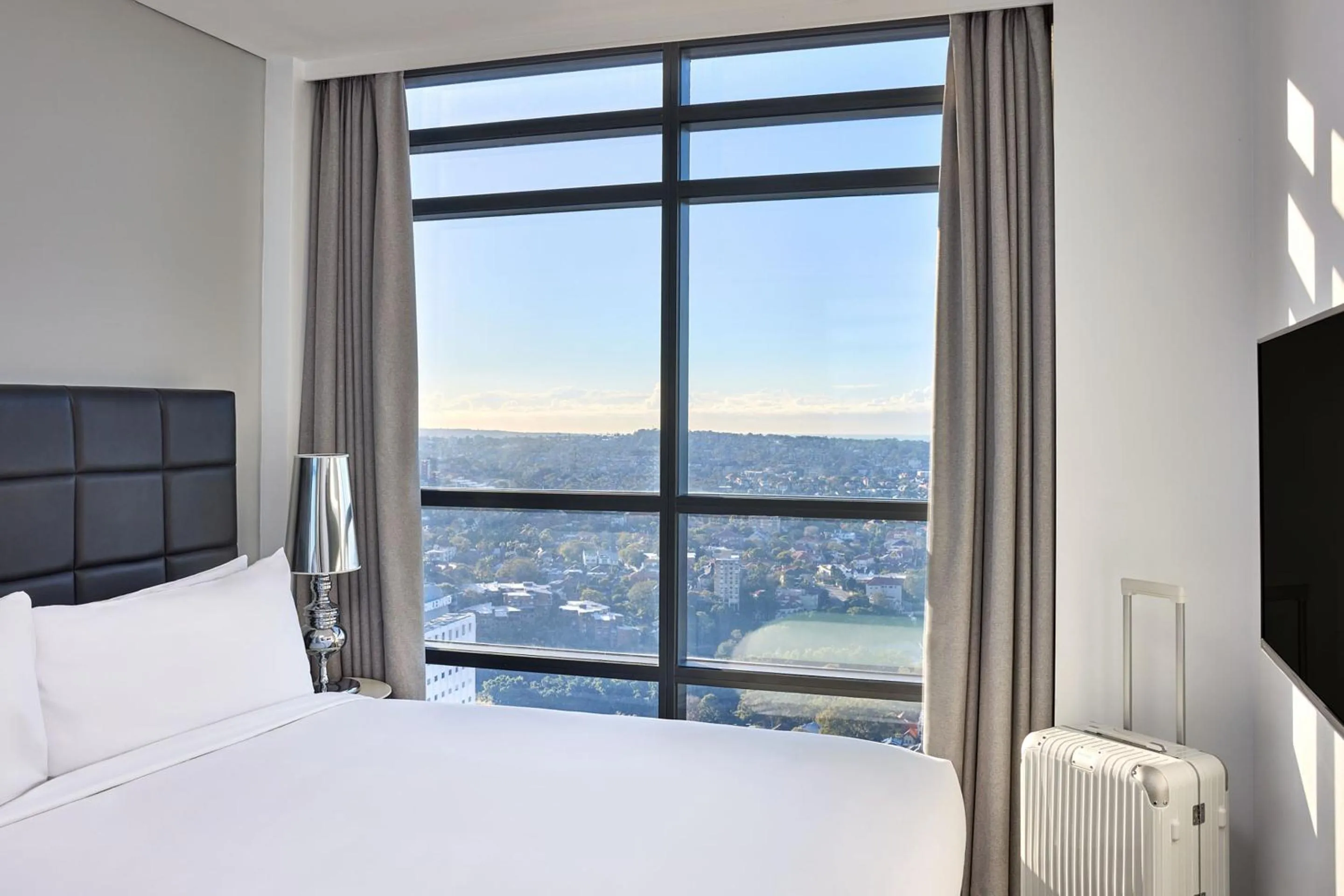 Bedroom, Bed in Meriton Suites North Sydney