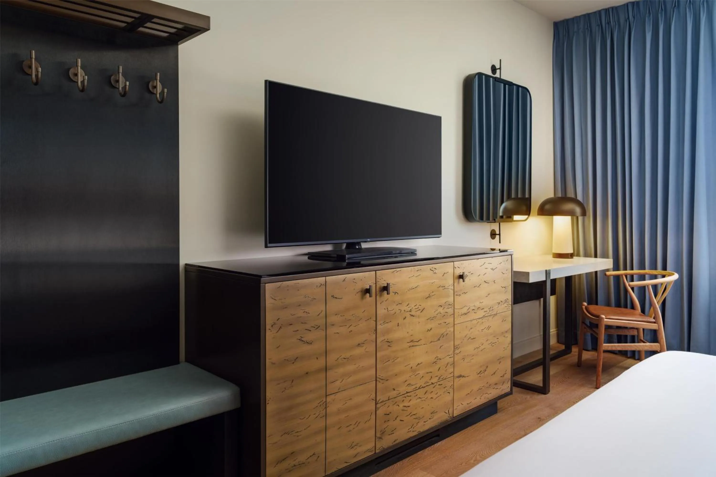 Bedroom, Bed in Martis Valley Lodge, Tapestry Collection by Hilton