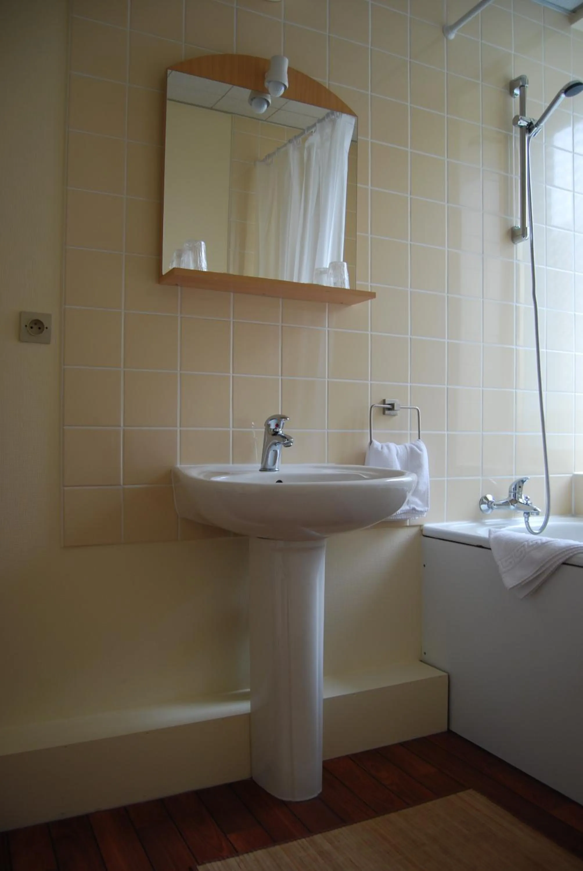 Shower in Le Bretagne - Hôtel