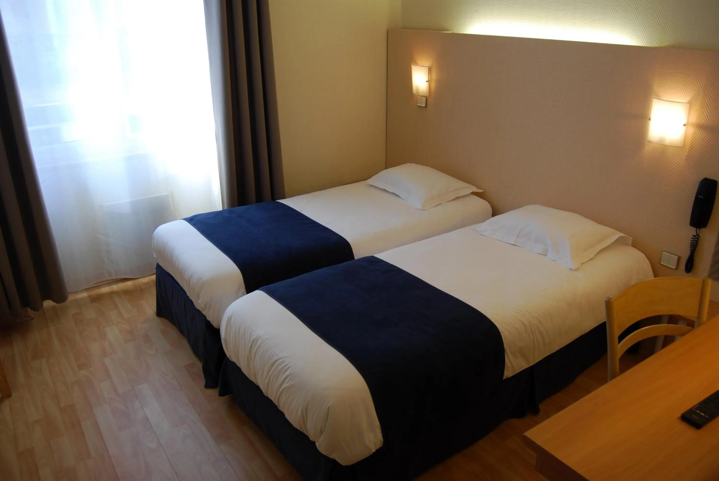 Day, Bed in Le Bretagne - Hôtel