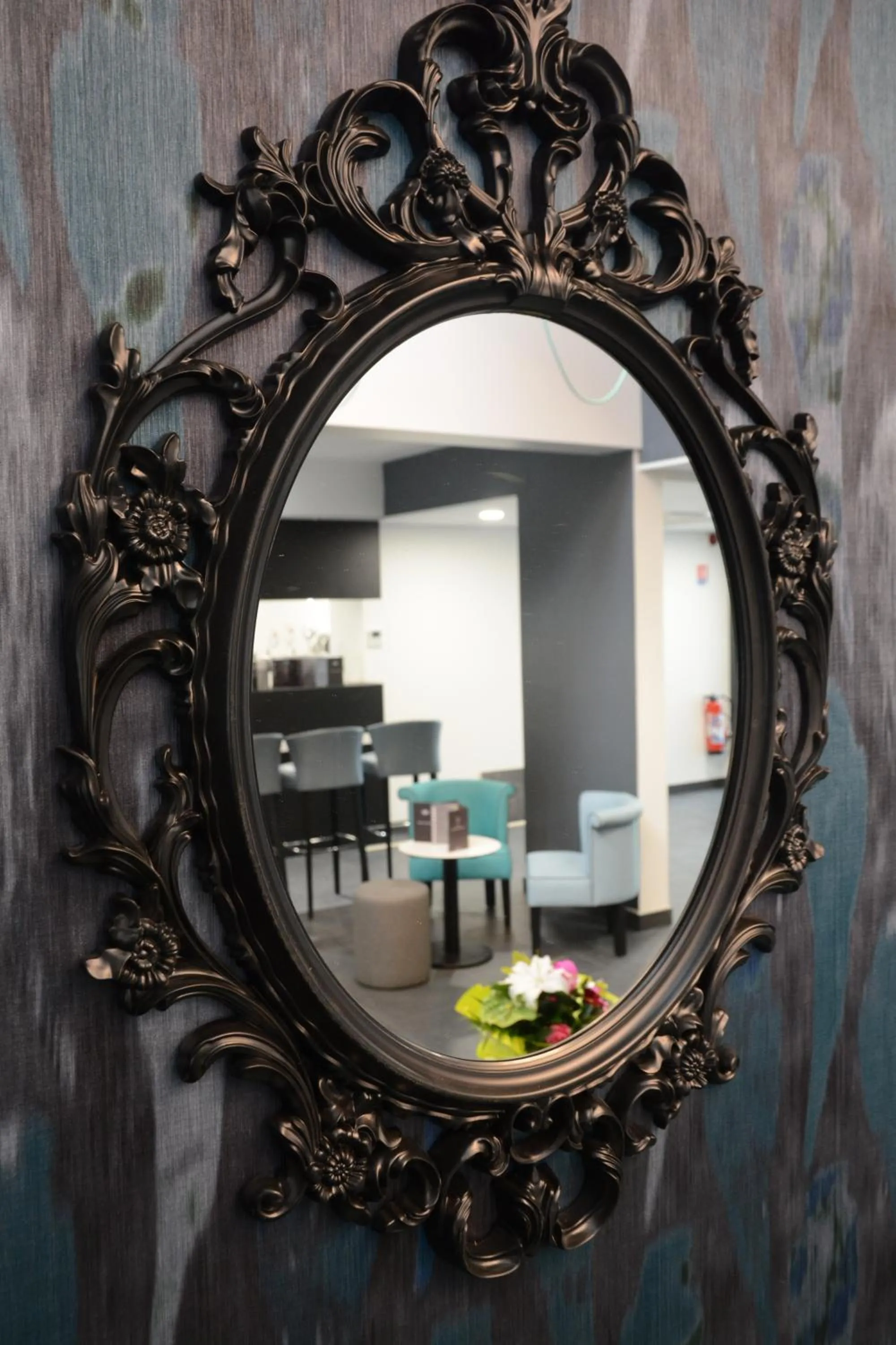 Lounge or bar in Logis Hotel Restaurant & SPA Au Comte d'Ornon