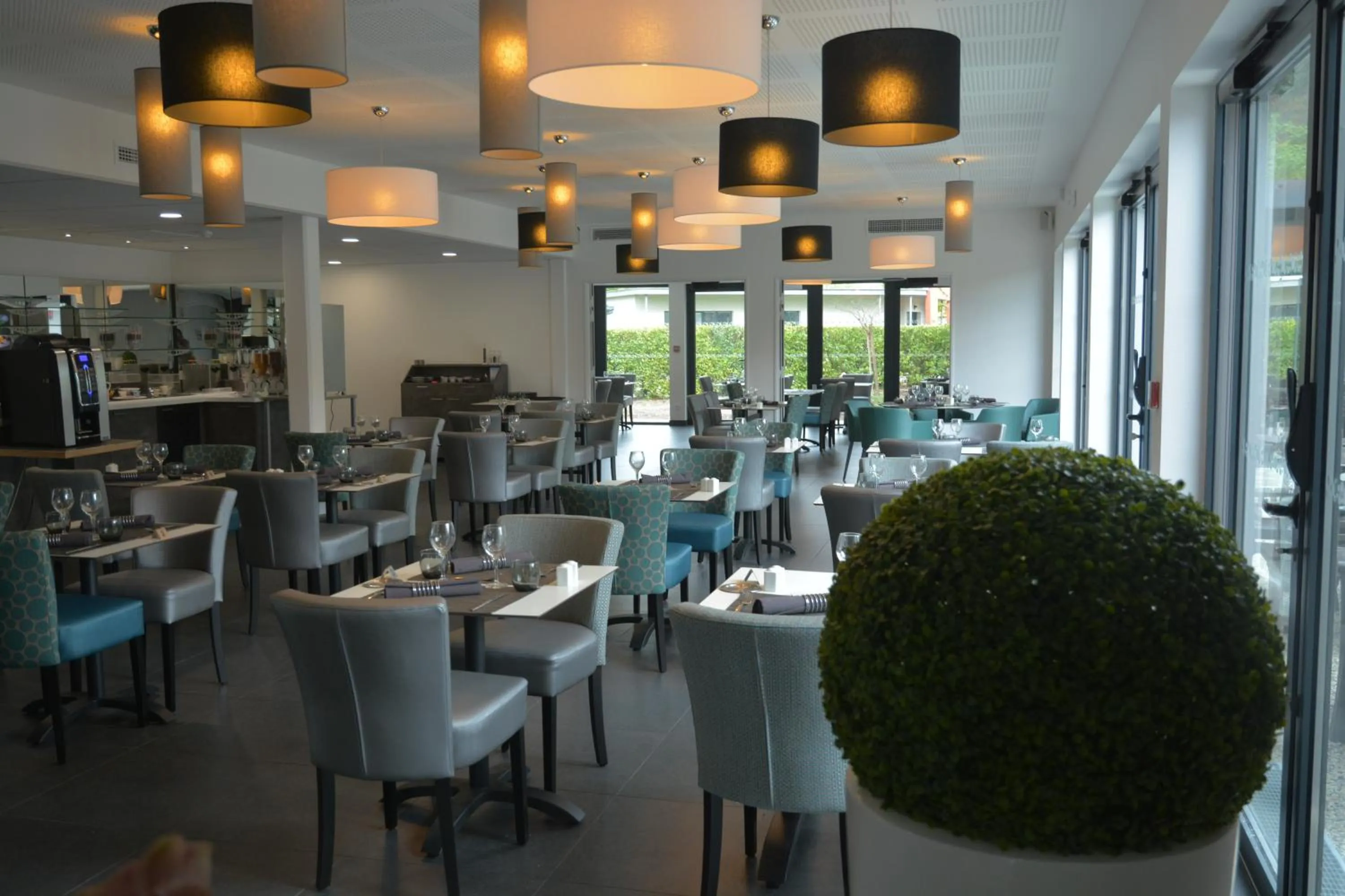 Restaurant/places to eat in Logis Hotel Restaurant & SPA Au Comte d'Ornon