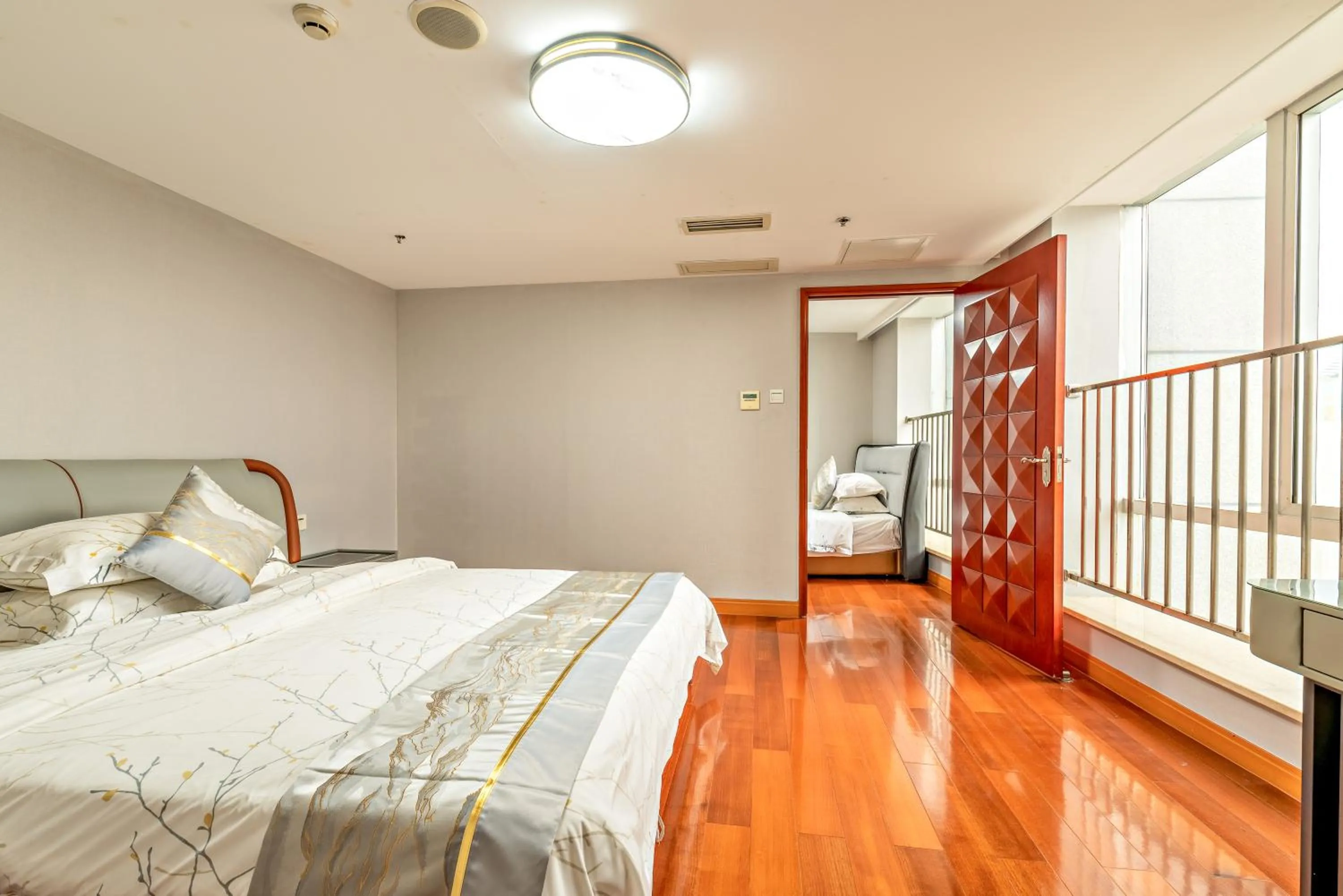 Bedroom, Bed in Guangzhou Manhattan International Apartment Zhengjia Free bus services are provided for the first and second phases