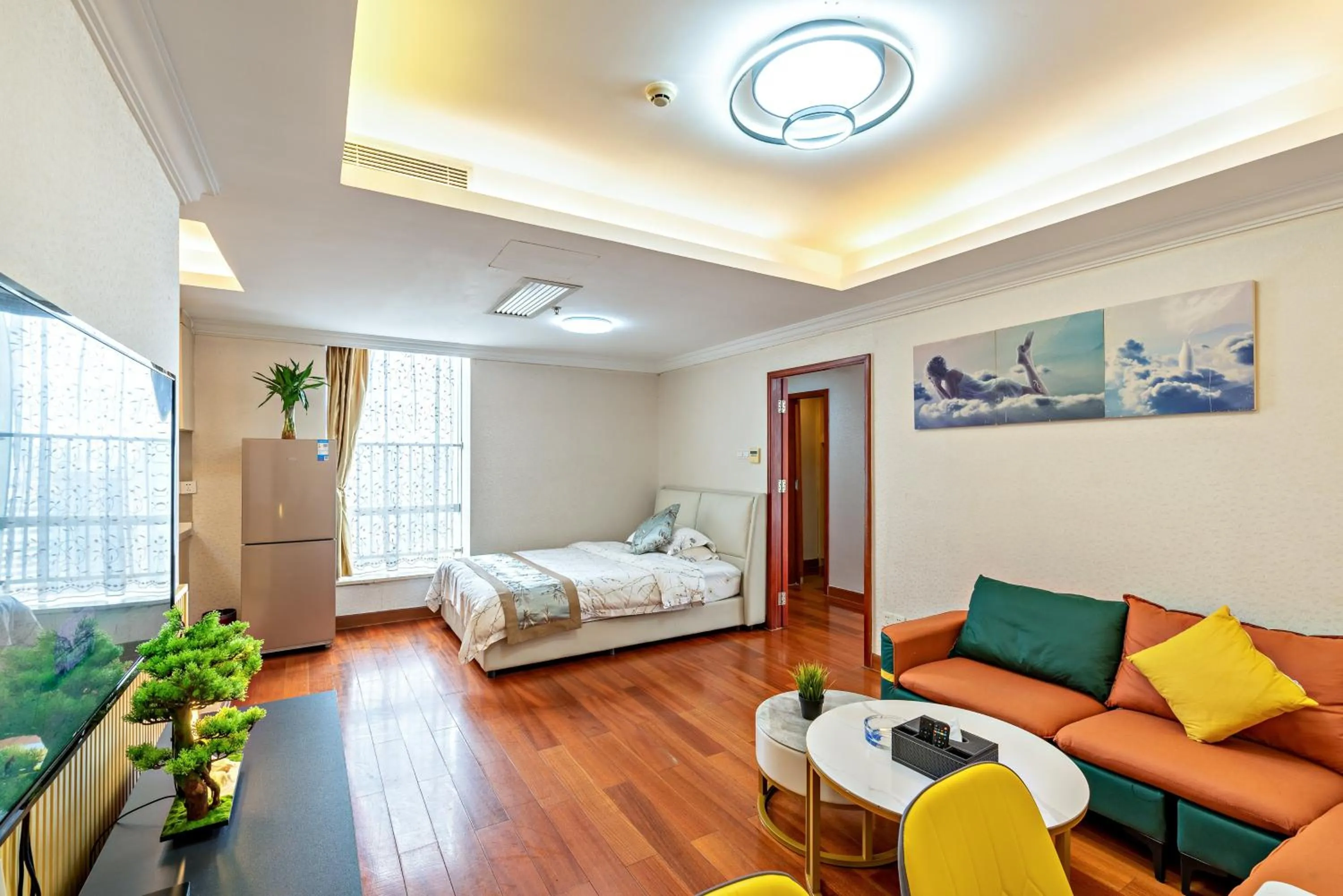Living room, Bed in Guangzhou Manhattan International Apartment Zhengjia Free bus services are provided for the first and second phases