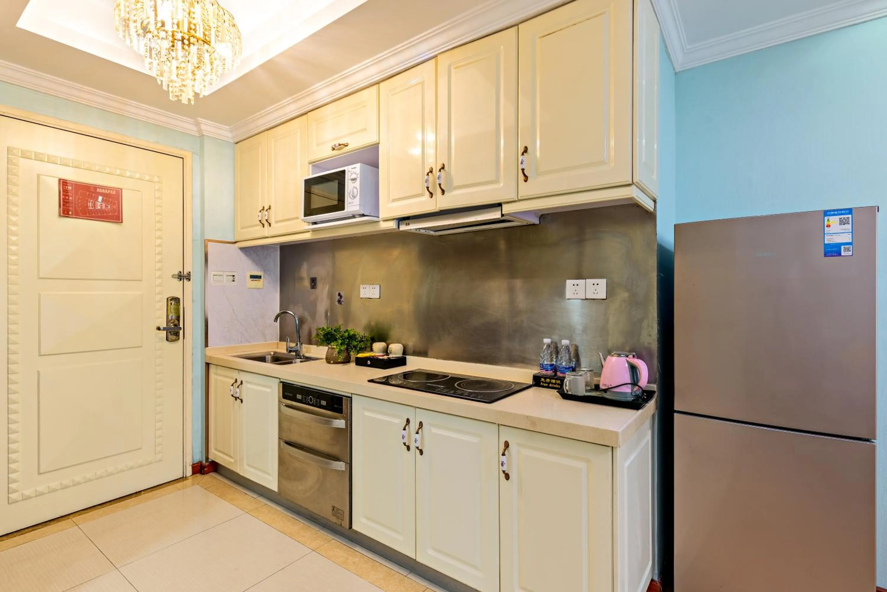 Kitchen or kitchenette in Guangzhou Manhattan International Apartment Zhengjia Free bus services are provided for the first and second phases
