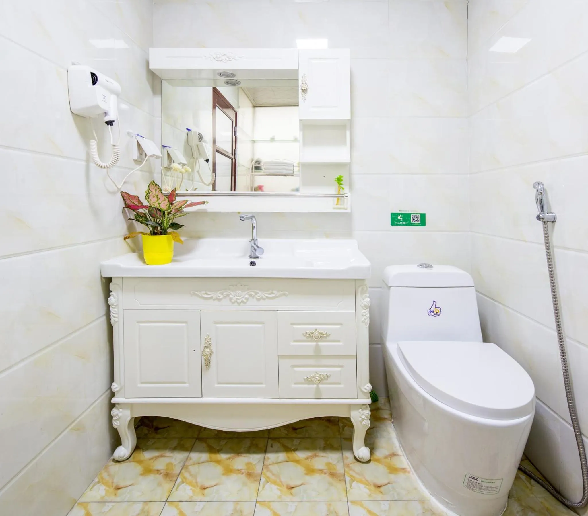 Bathroom in Guangzhou Manhattan International Apartment Zhengjia Free bus services are provided for the first and second phases