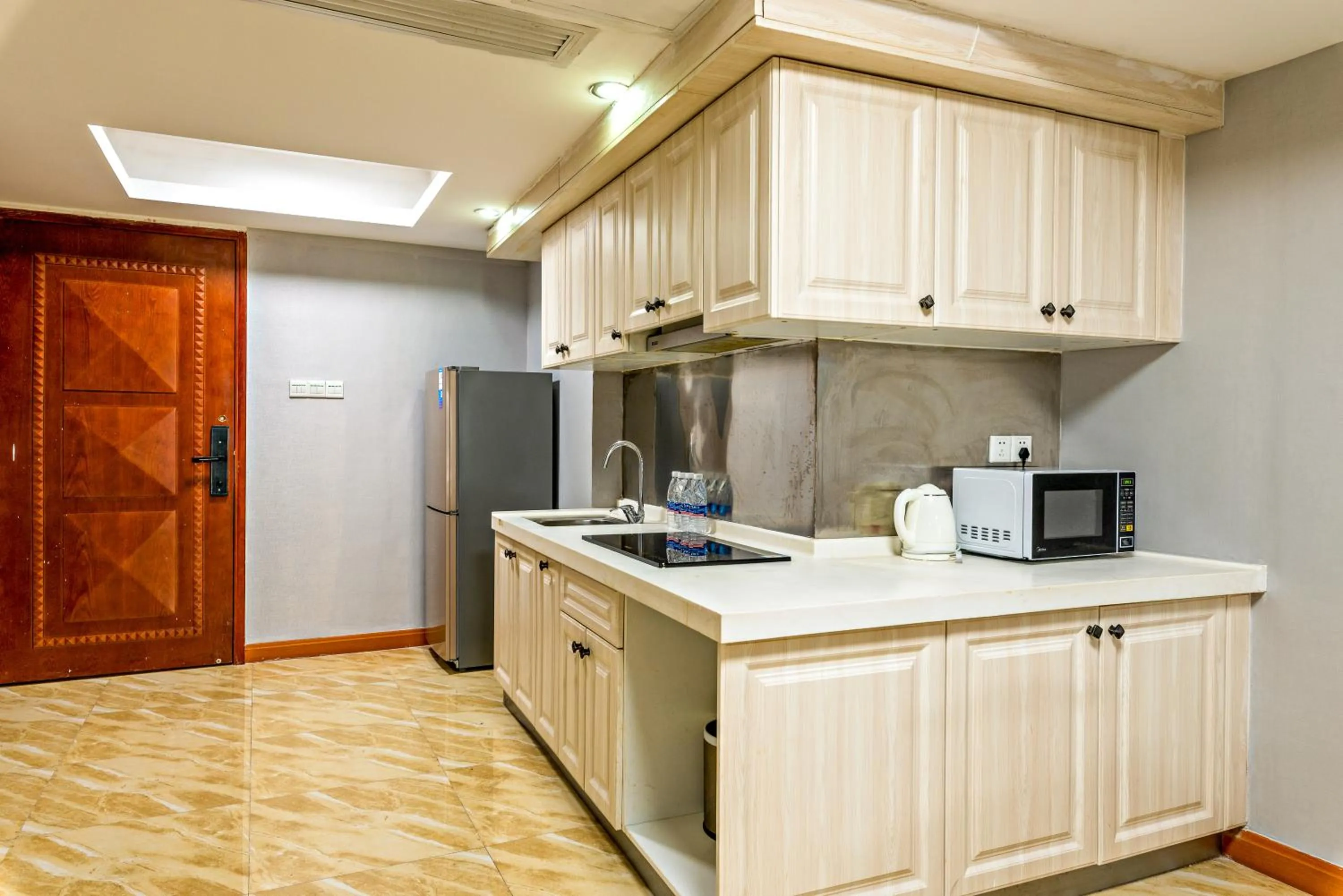 Kitchen or kitchenette in Guangzhou Manhattan International Apartment Zhengjia Free bus services are provided for the first and second phases