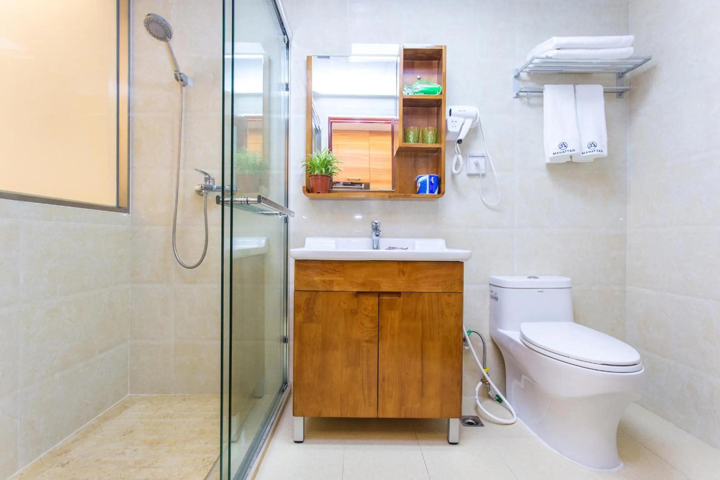 Bathroom in Guangzhou Manhattan International Apartment Zhengjia Free bus services are provided for the first and second phases