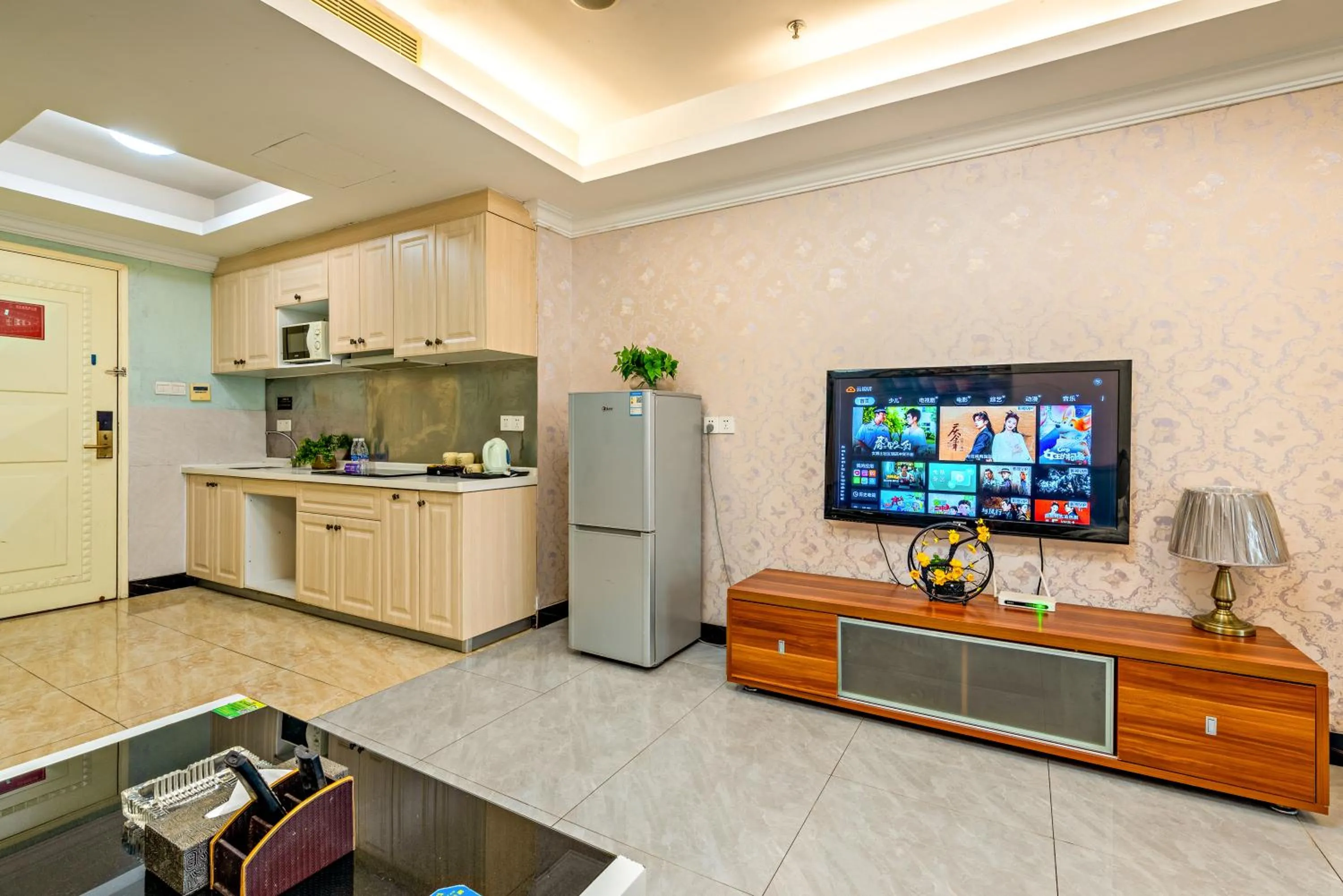 TV and multimedia in Guangzhou Manhattan International Apartment Zhengjia Free bus services are provided for the first and second phases