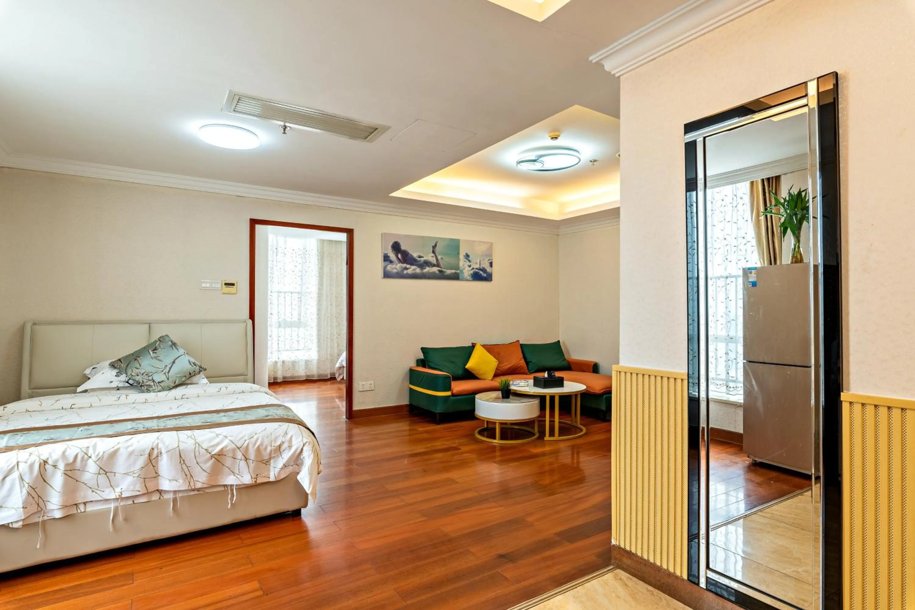 Living room, Bed in Guangzhou Manhattan International Apartment Zhengjia Free bus services are provided for the first and second phases