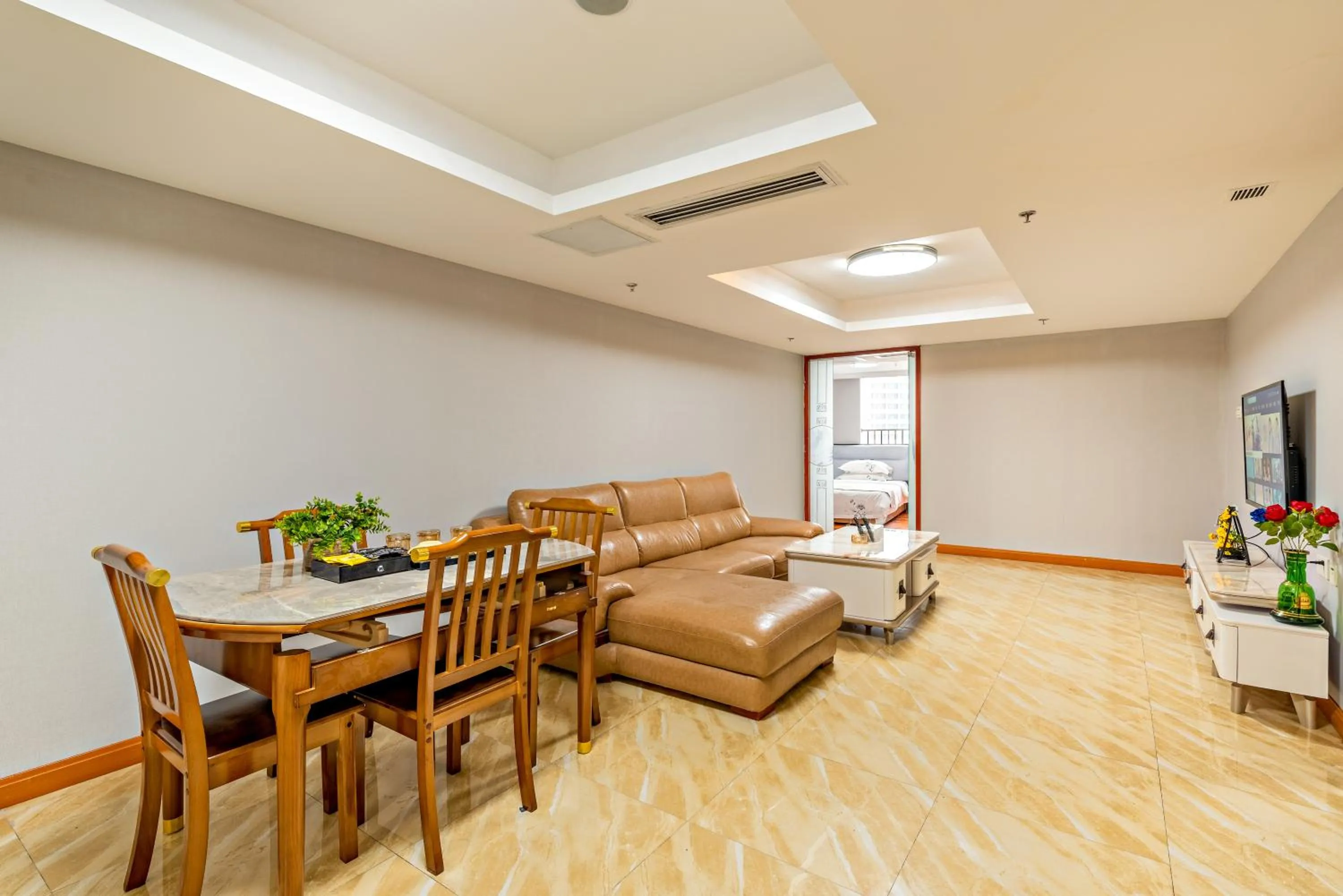 Living room in Guangzhou Manhattan International Apartment Zhengjia Free bus services are provided for the first and second phases