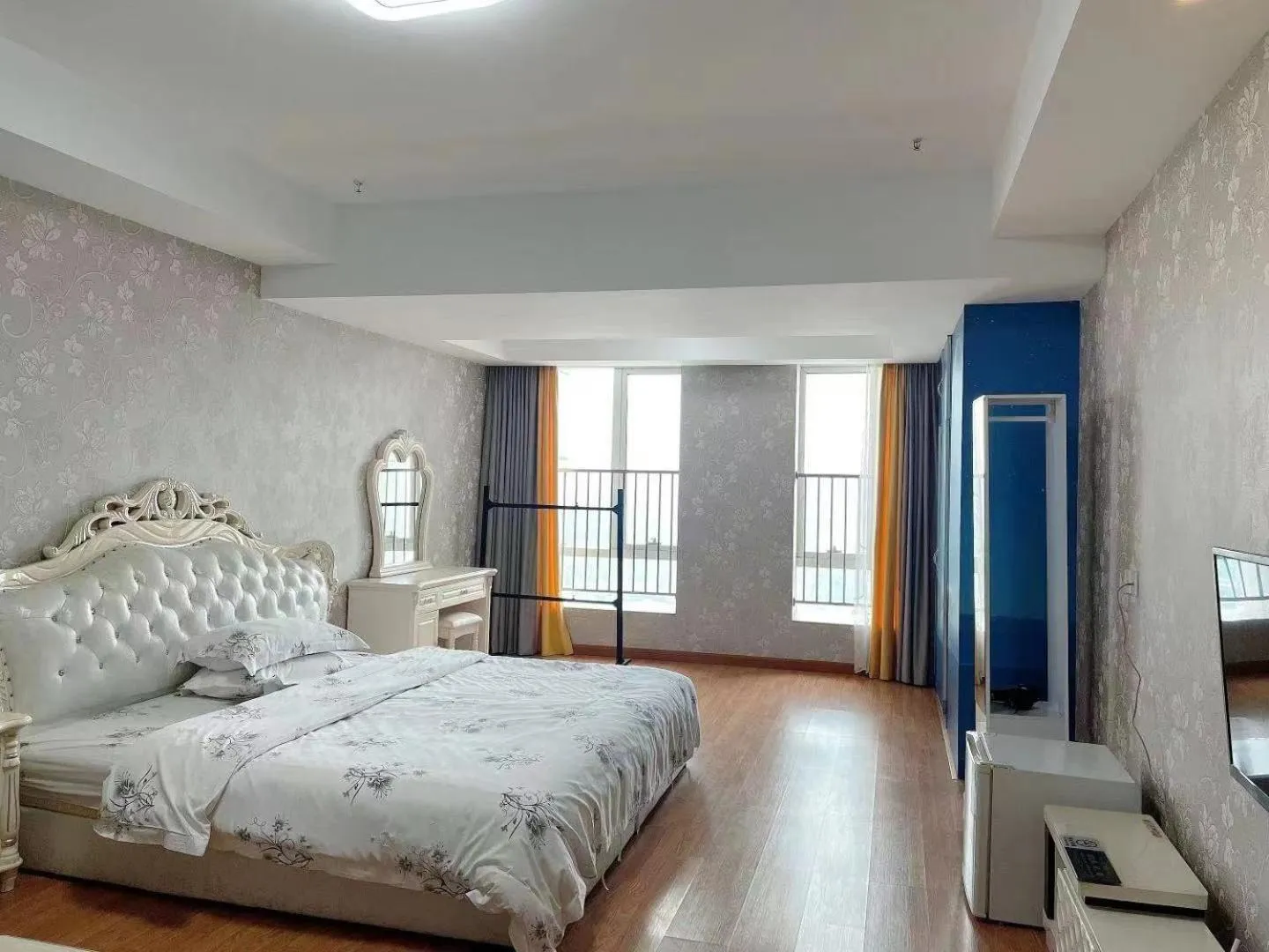 Bedroom, Bed in Guangzhou Manhattan International Apartment Zhengjia Free bus services are provided for the first and second phases