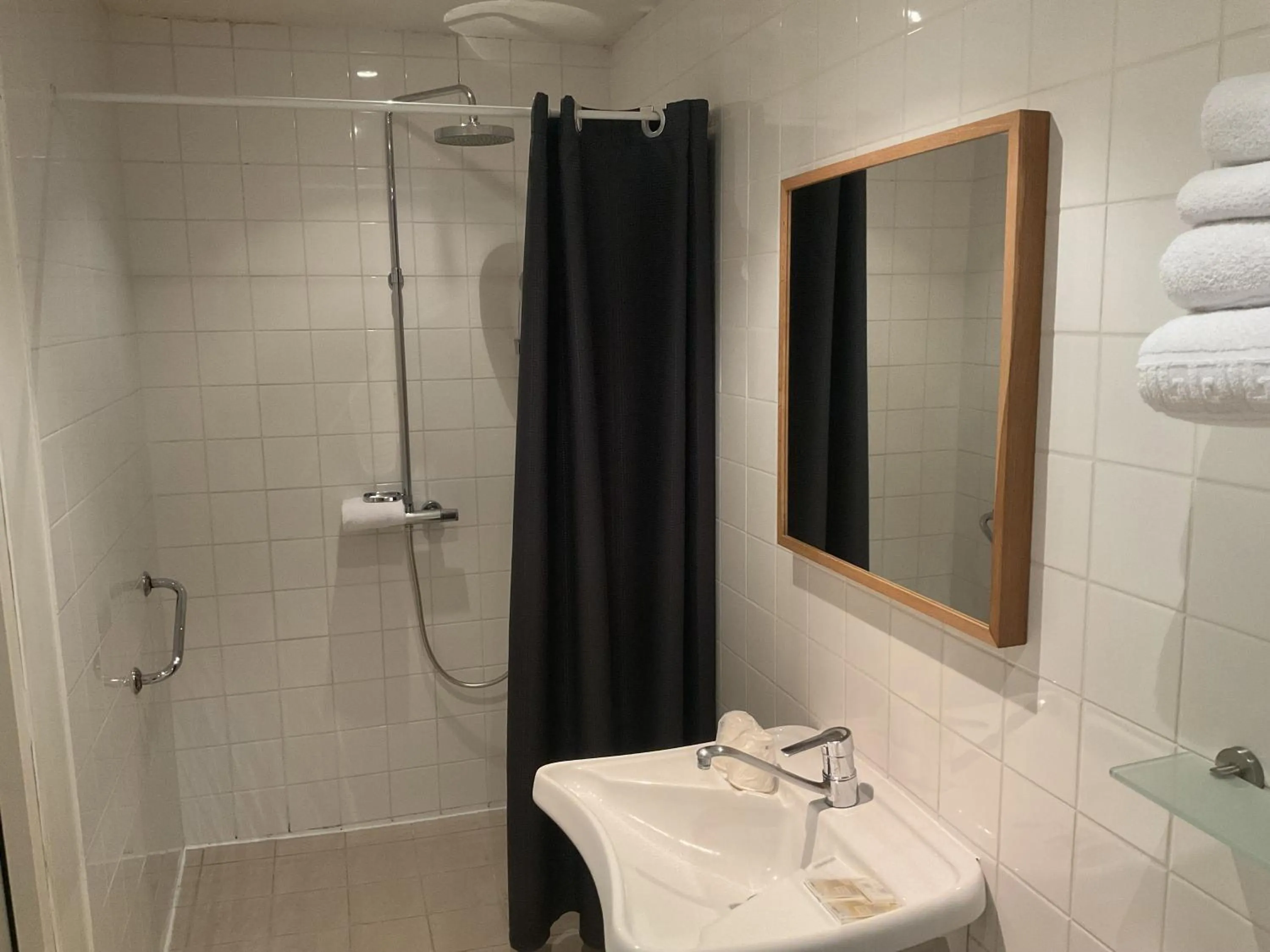 Shower in Hotel Des Falaises