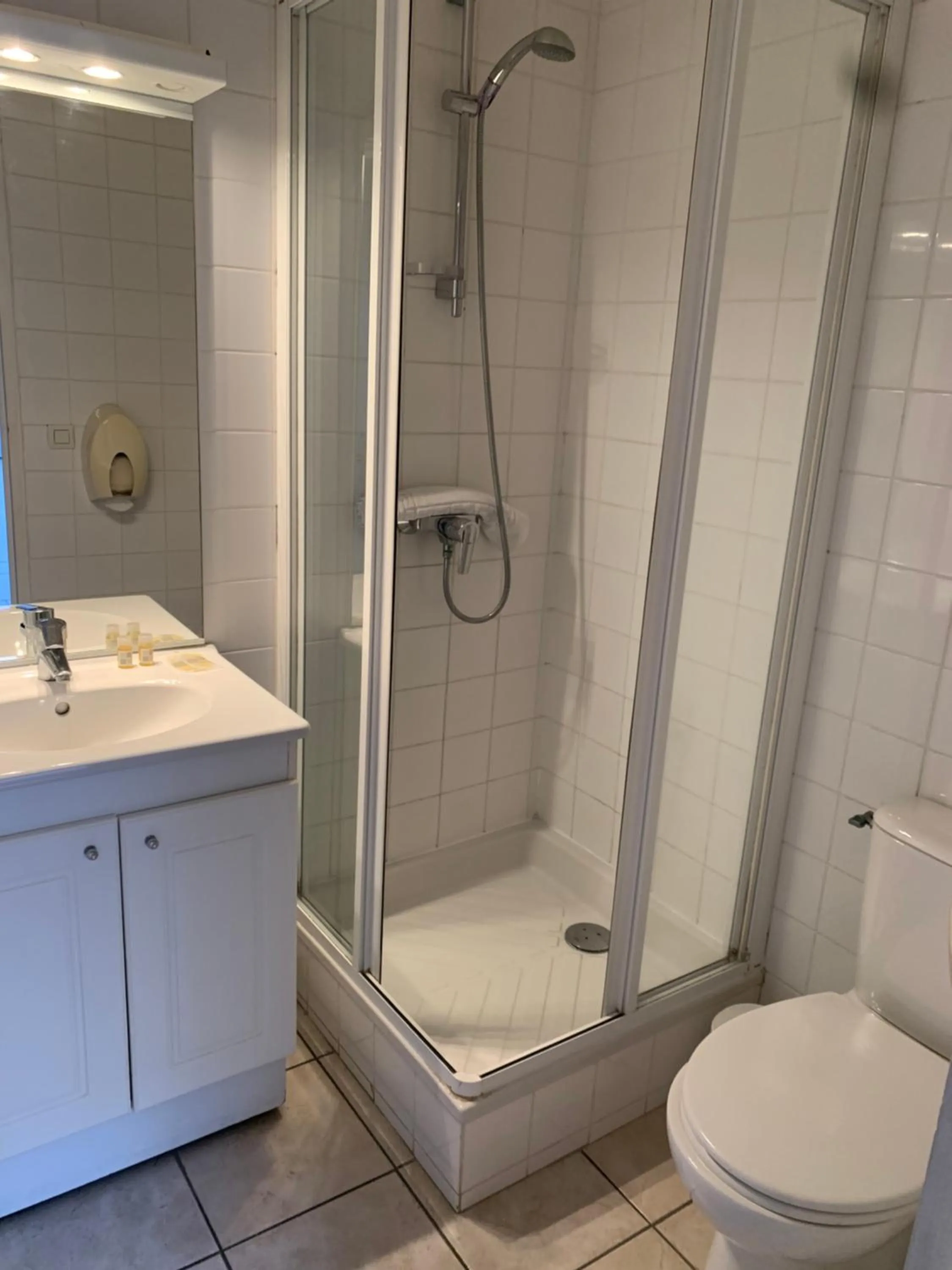 Bathroom in Hotel Des Falaises