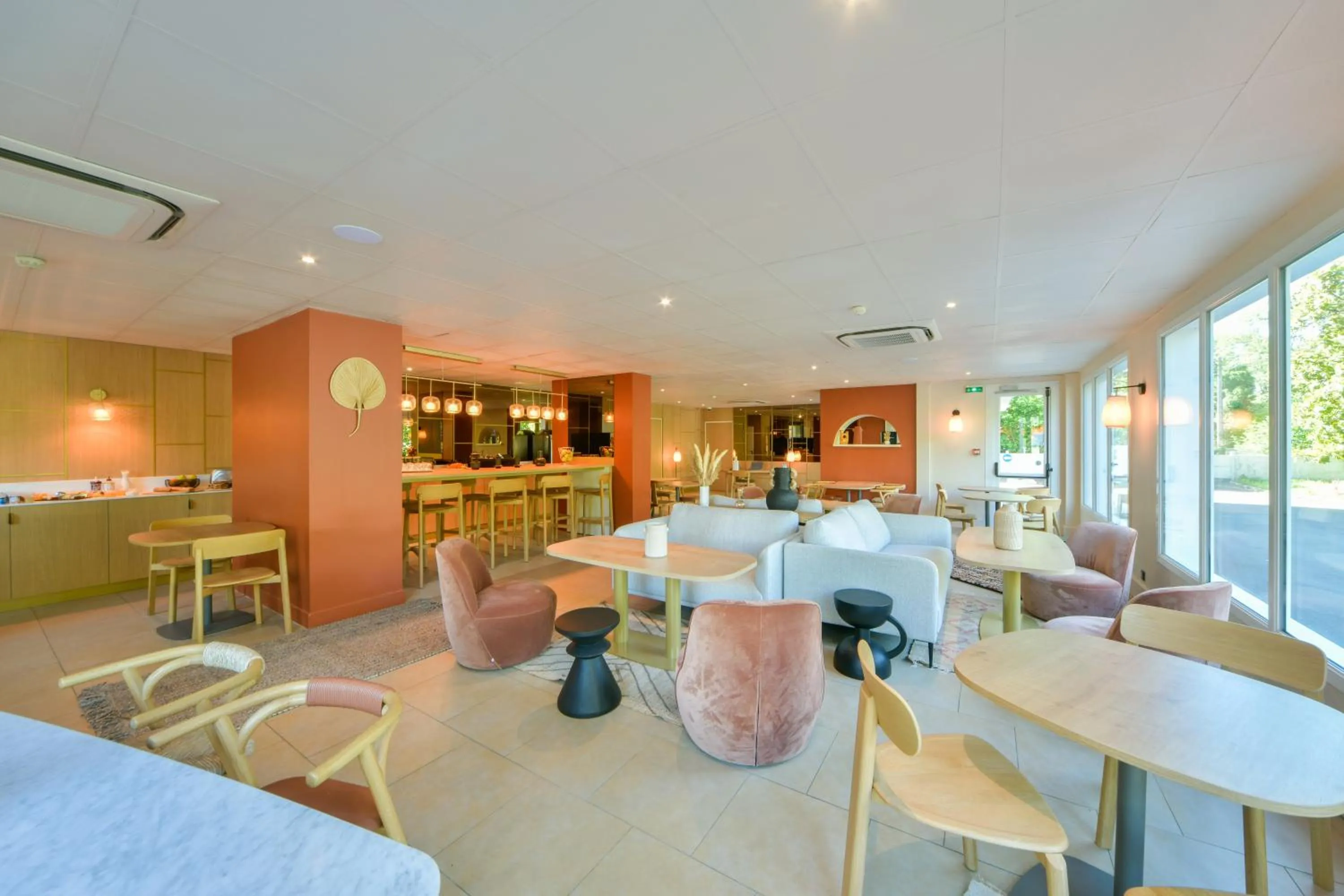 Property building in B Hôtel Olympia Bourges - rénovation terminée