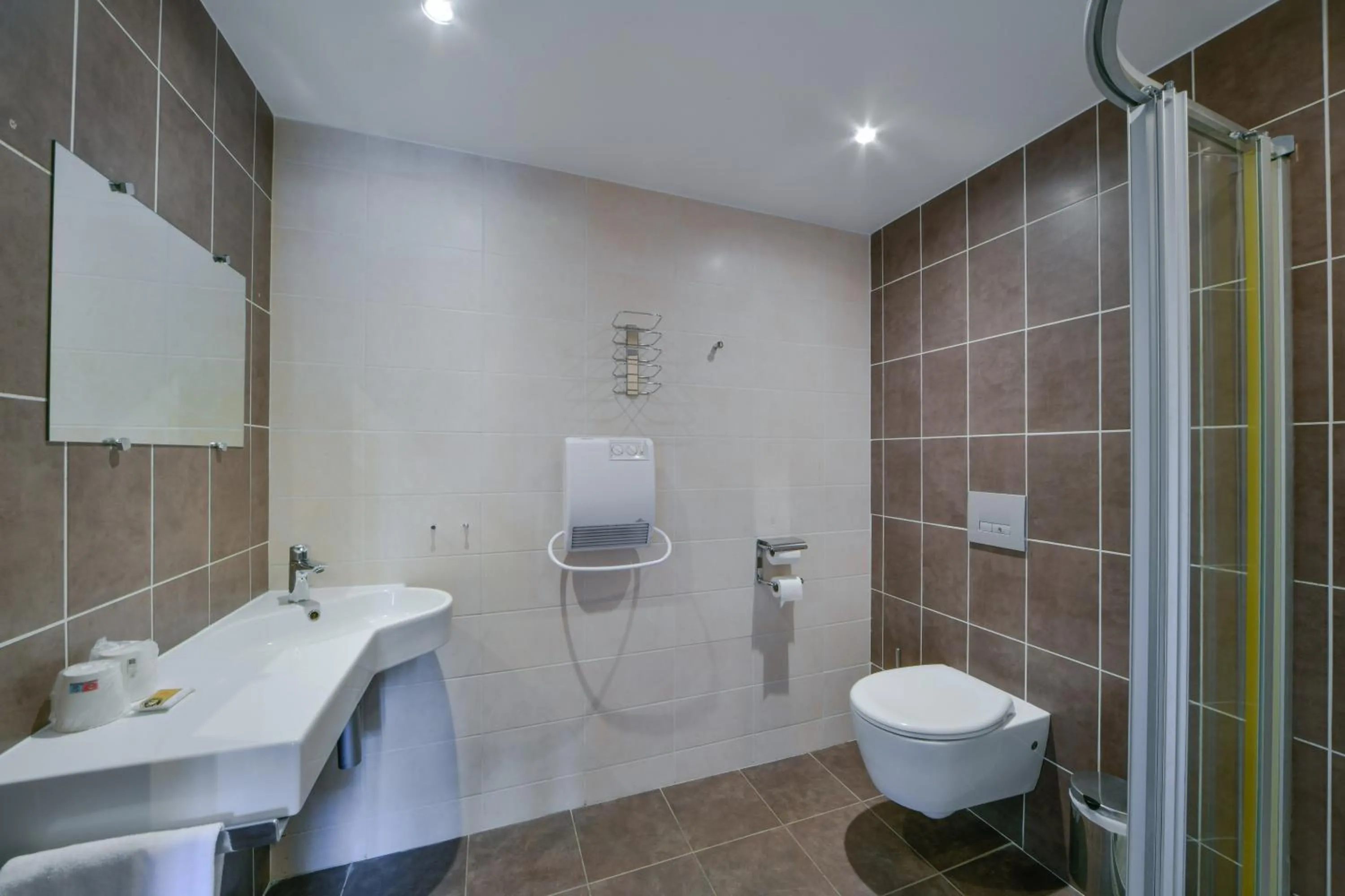 Shower in B Hôtel Olympia Bourges - rénovation terminée