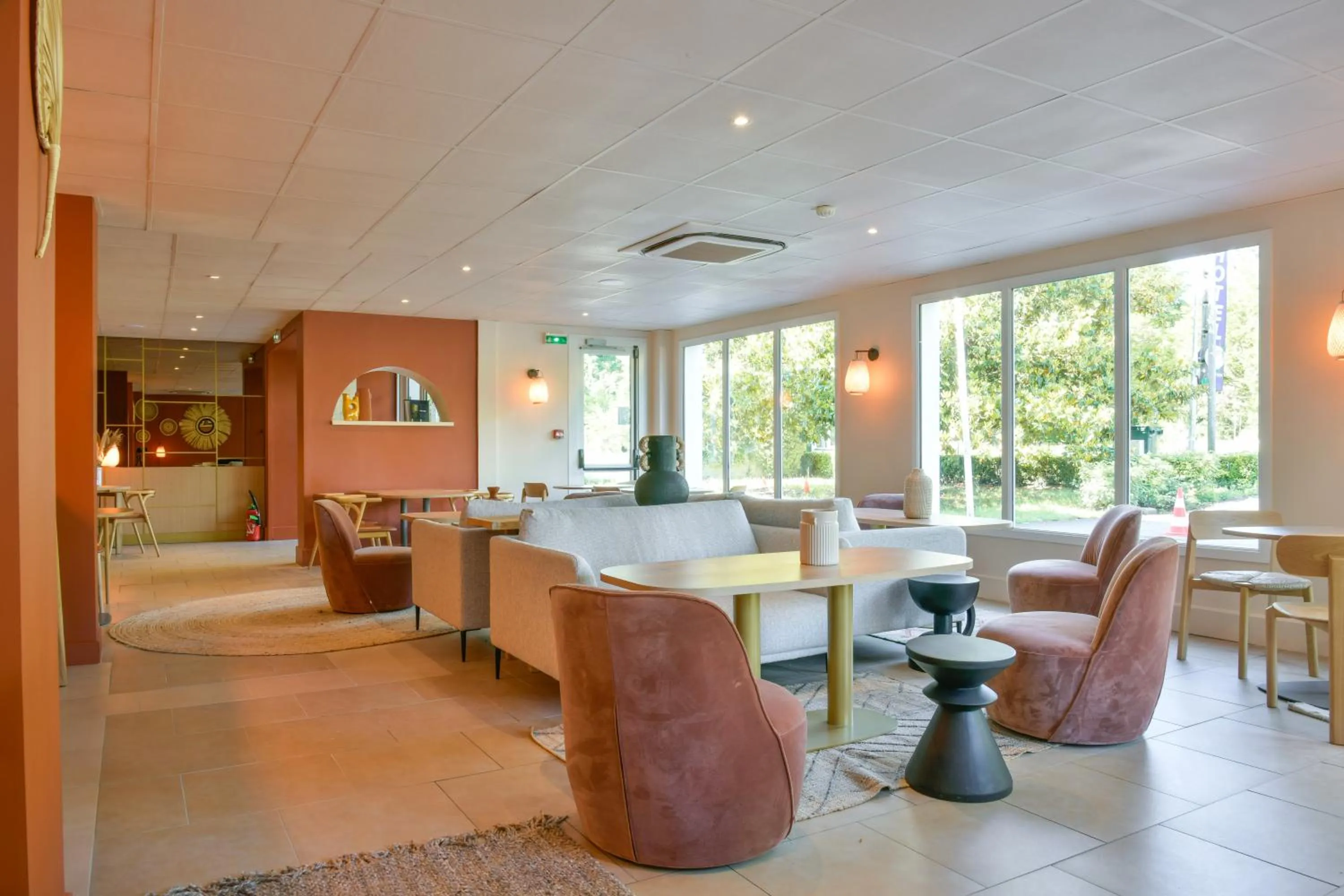 Property building in B Hôtel Olympia Bourges - rénovation terminée