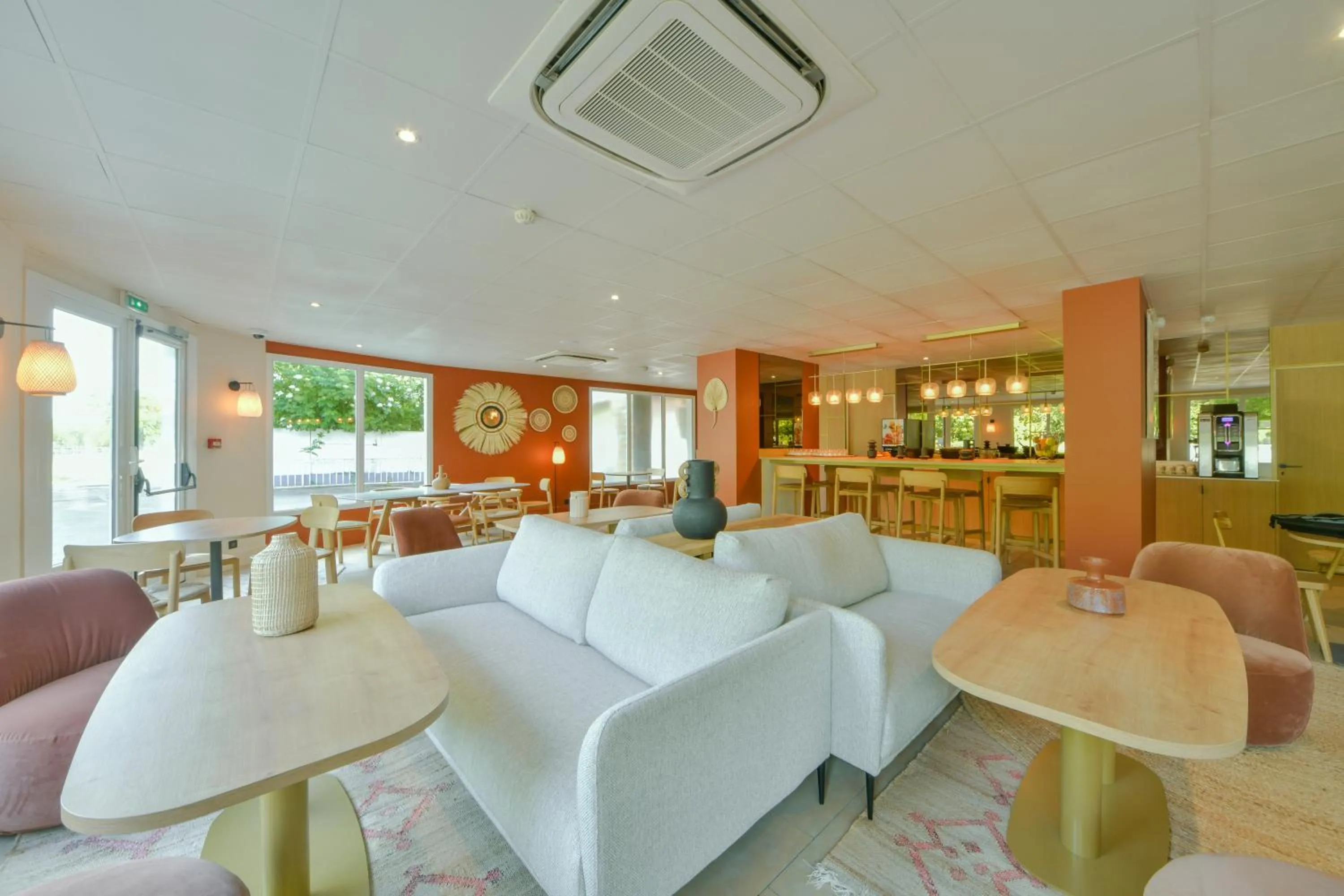 Property building in B Hôtel Olympia Bourges - rénovation terminée