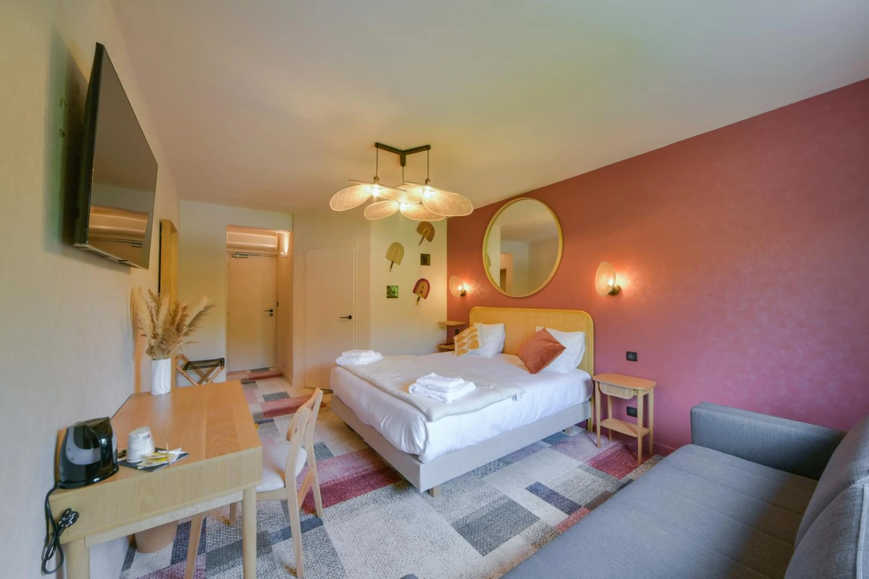 Photo of the whole room, Bed in B Hôtel Olympia Bourges - rénovation terminée