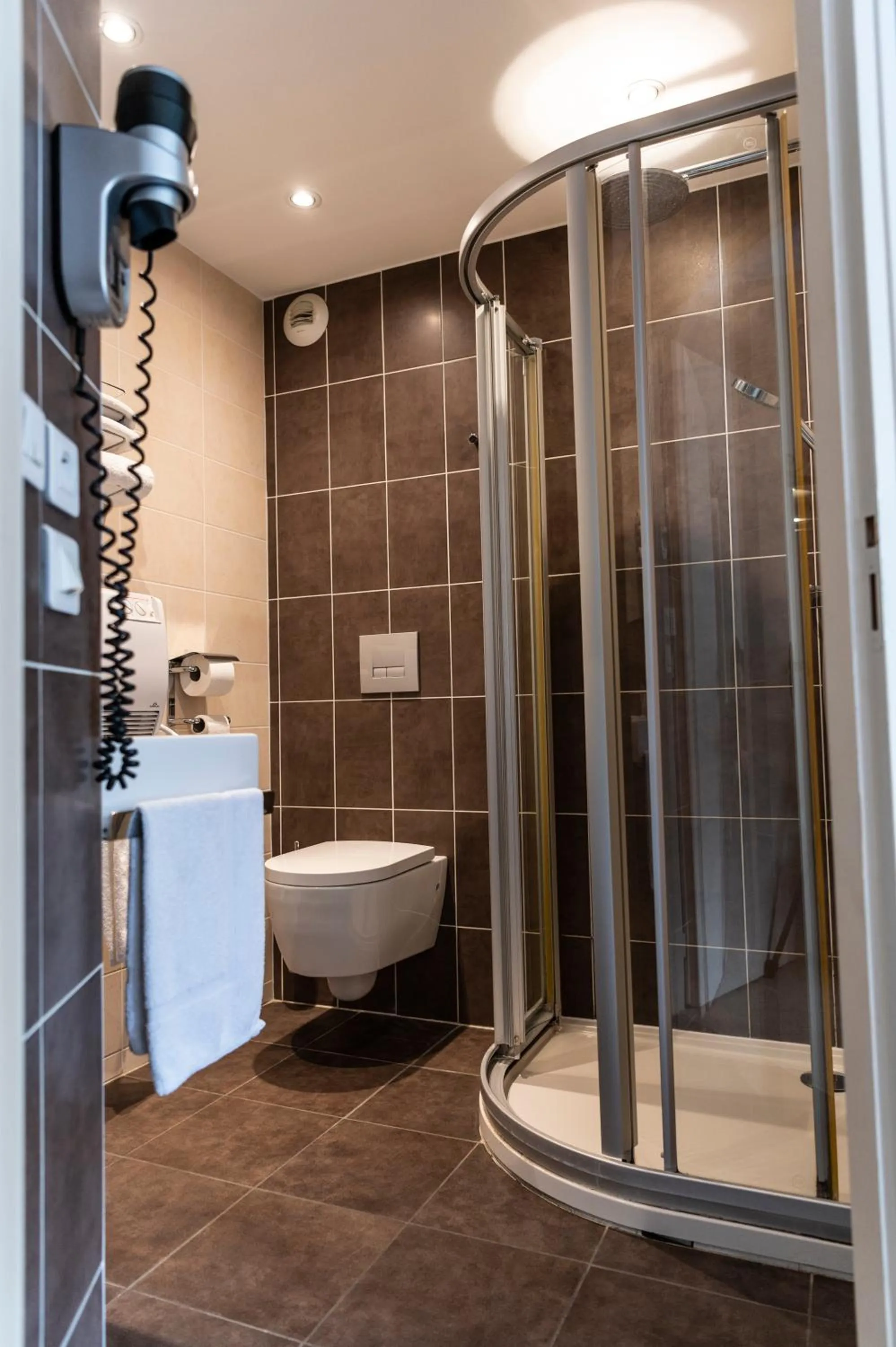 Bathroom in B Hôtel Olympia Bourges - rénovation terminée