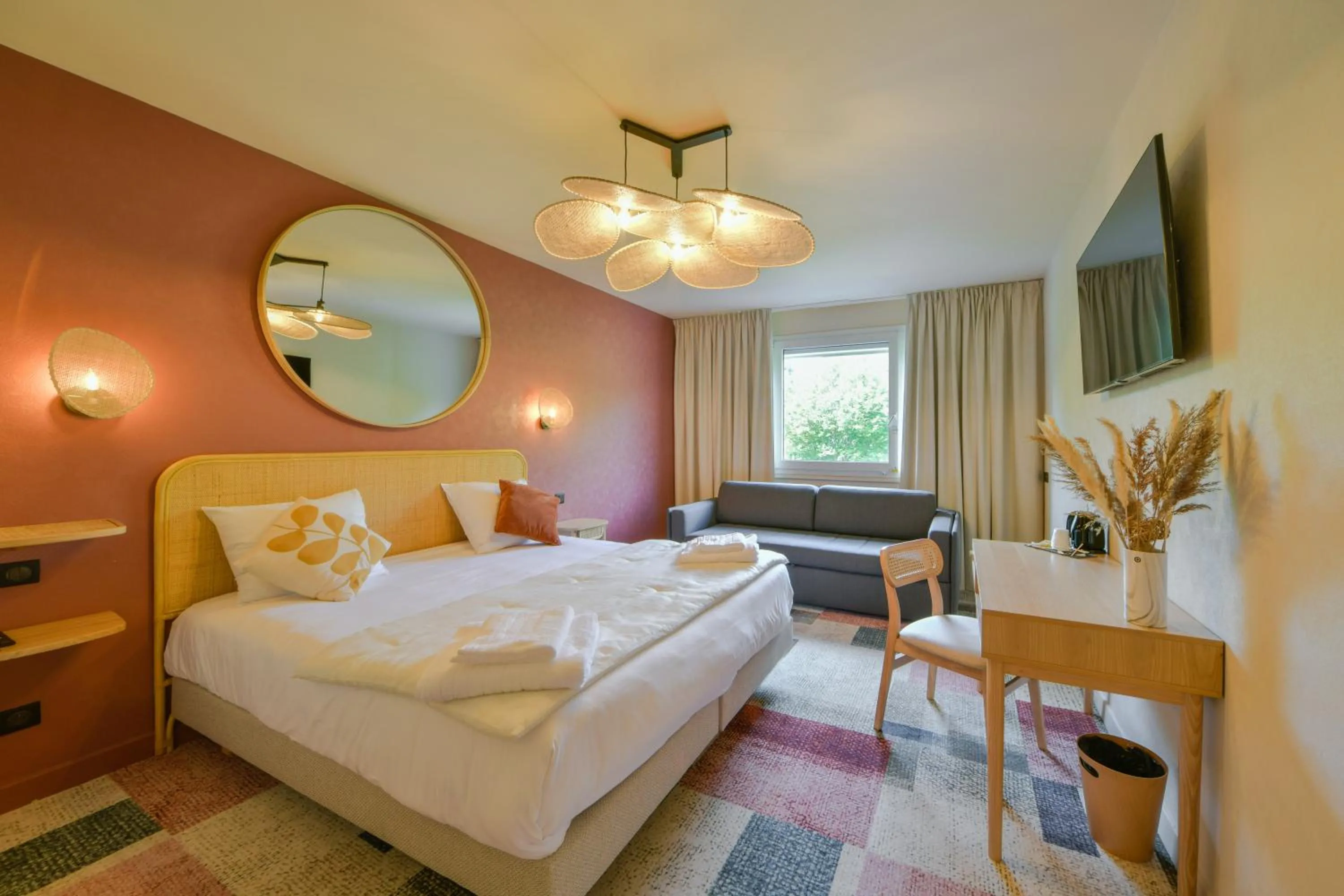 Photo of the whole room, Bed in B Hôtel Olympia Bourges - rénovation terminée