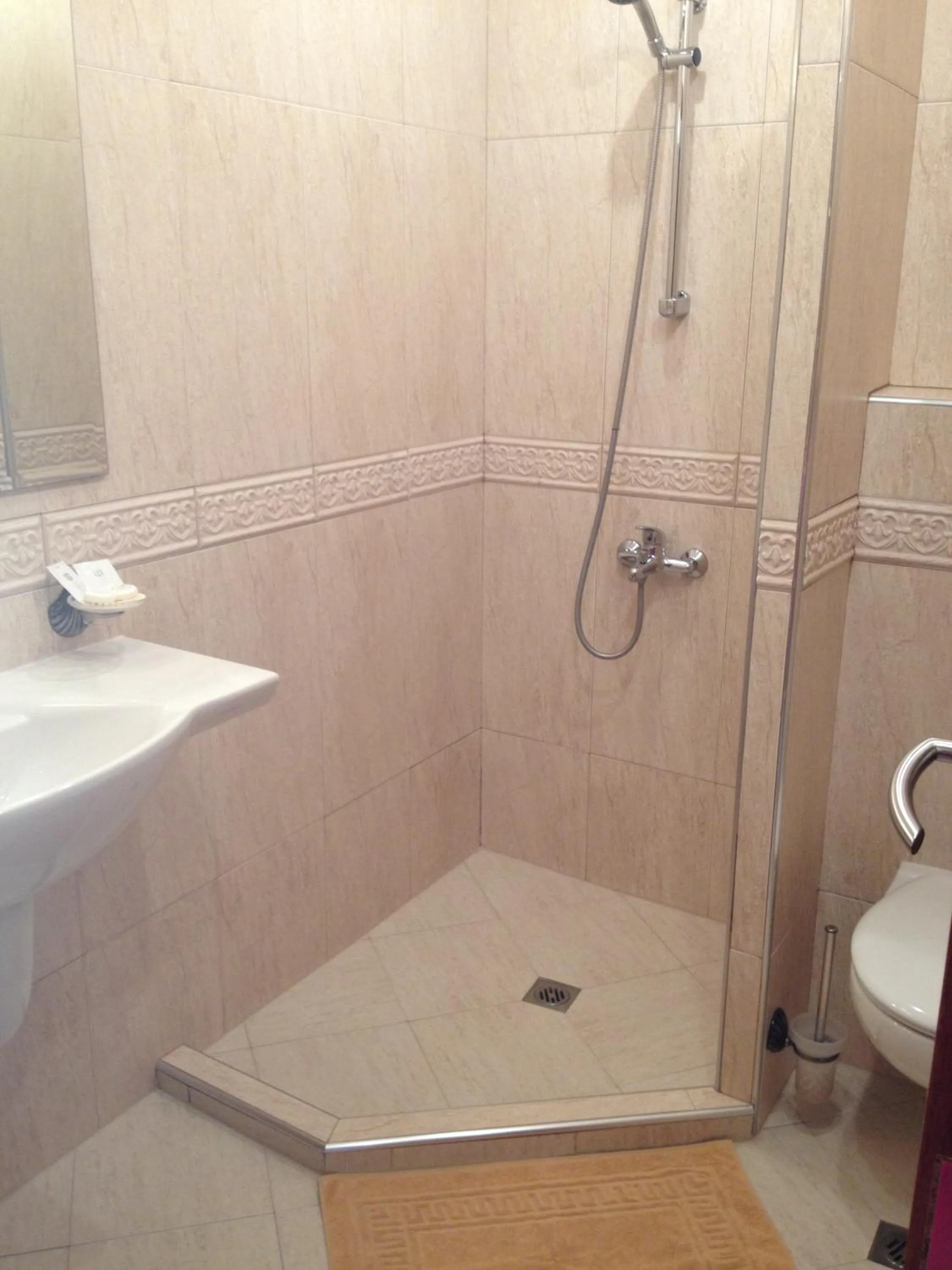 Bathroom in Family Hotel Radiana