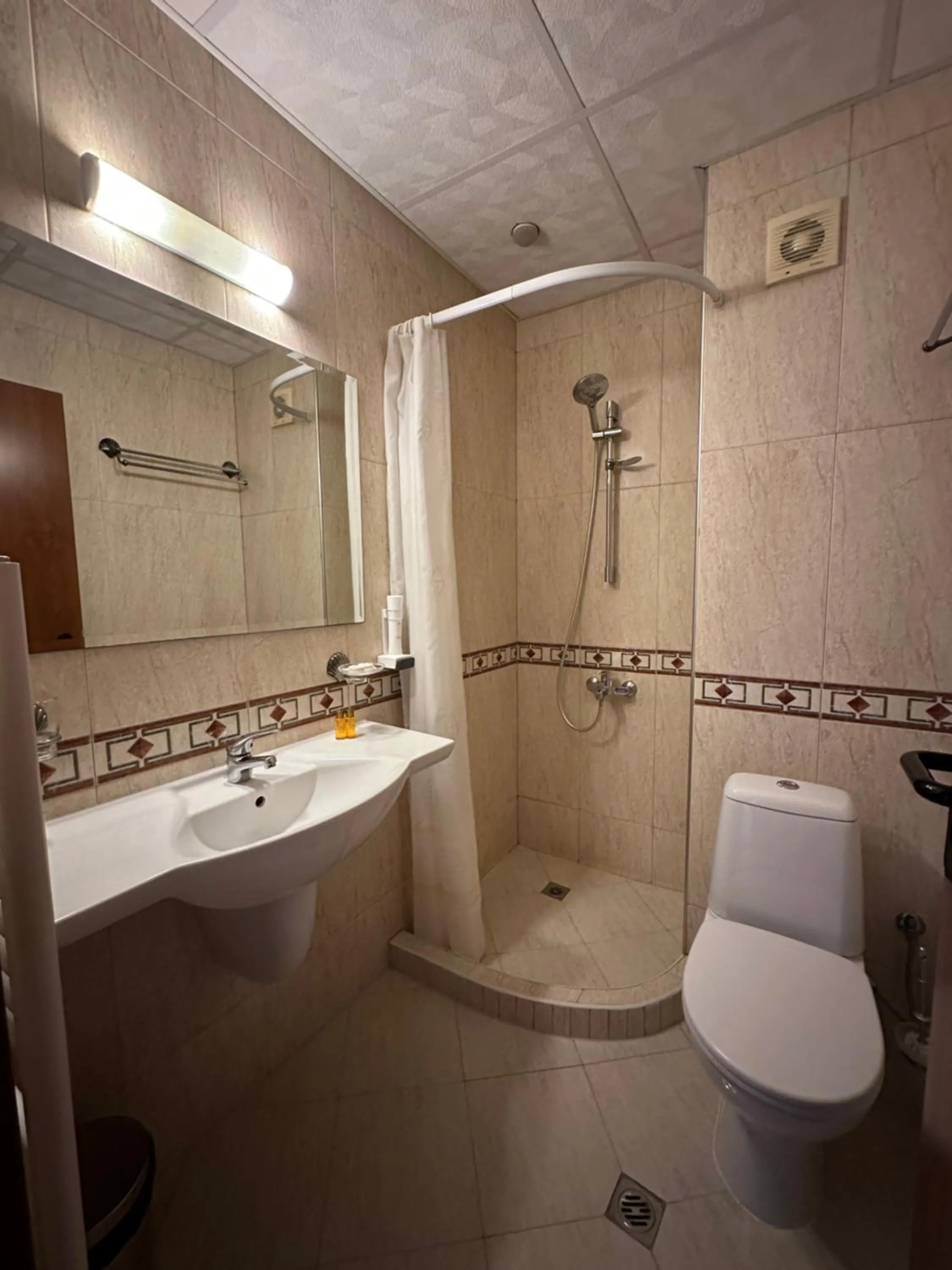 Shower in Family Hotel Radiana