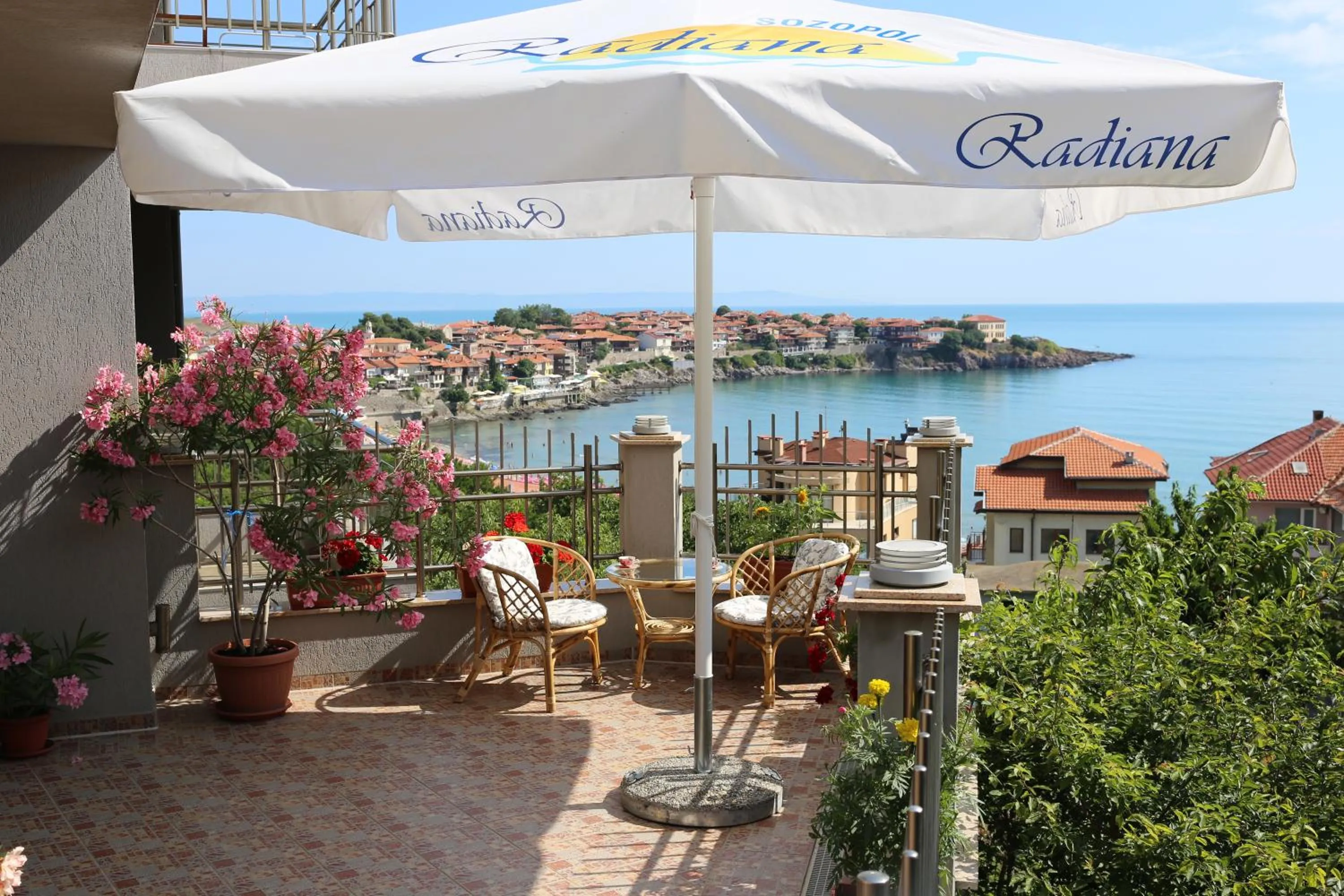 Facade/entrance in Family Hotel Radiana