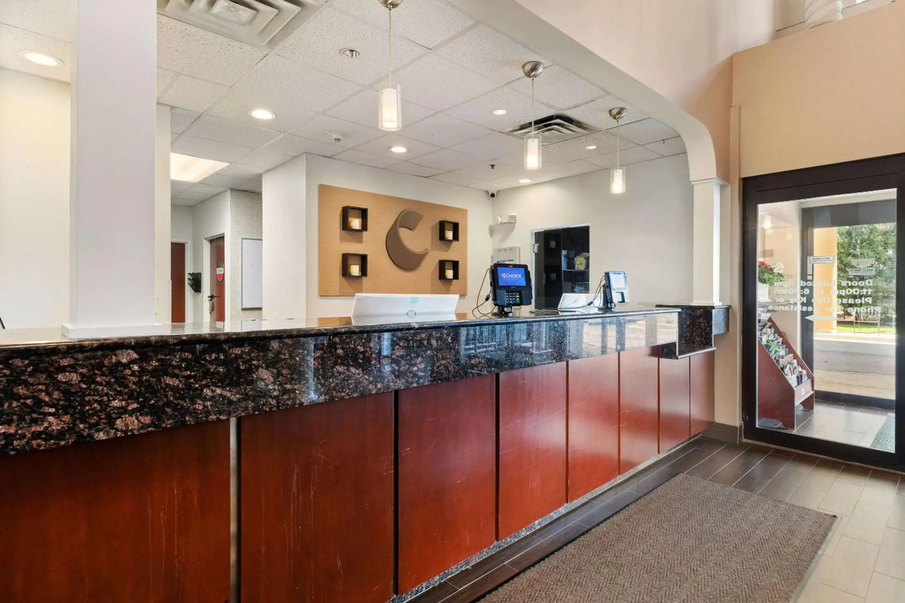 Lobby or reception in Comfort Suites Lombard - Addison Lobby or reception in Comfort Suites Lombard - Addison