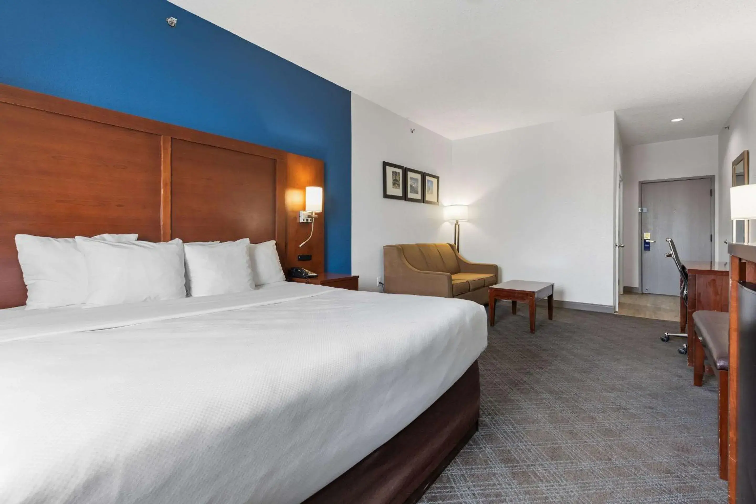 King Suite in Comfort Suites Lombard - Addison King Suite in Comfort Suites Lombard - Addison