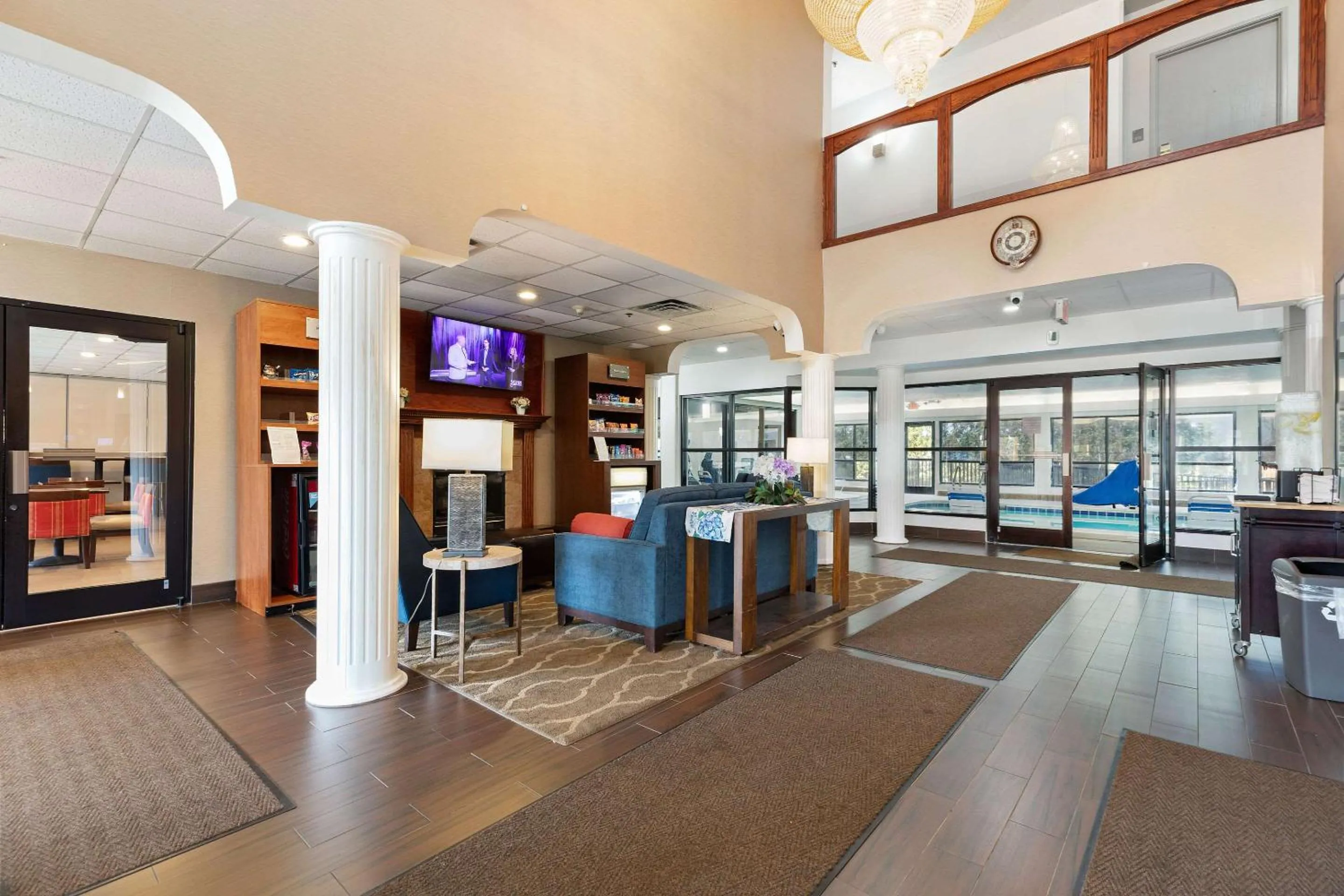 Lobby or reception in Comfort Suites Lombard - Addison