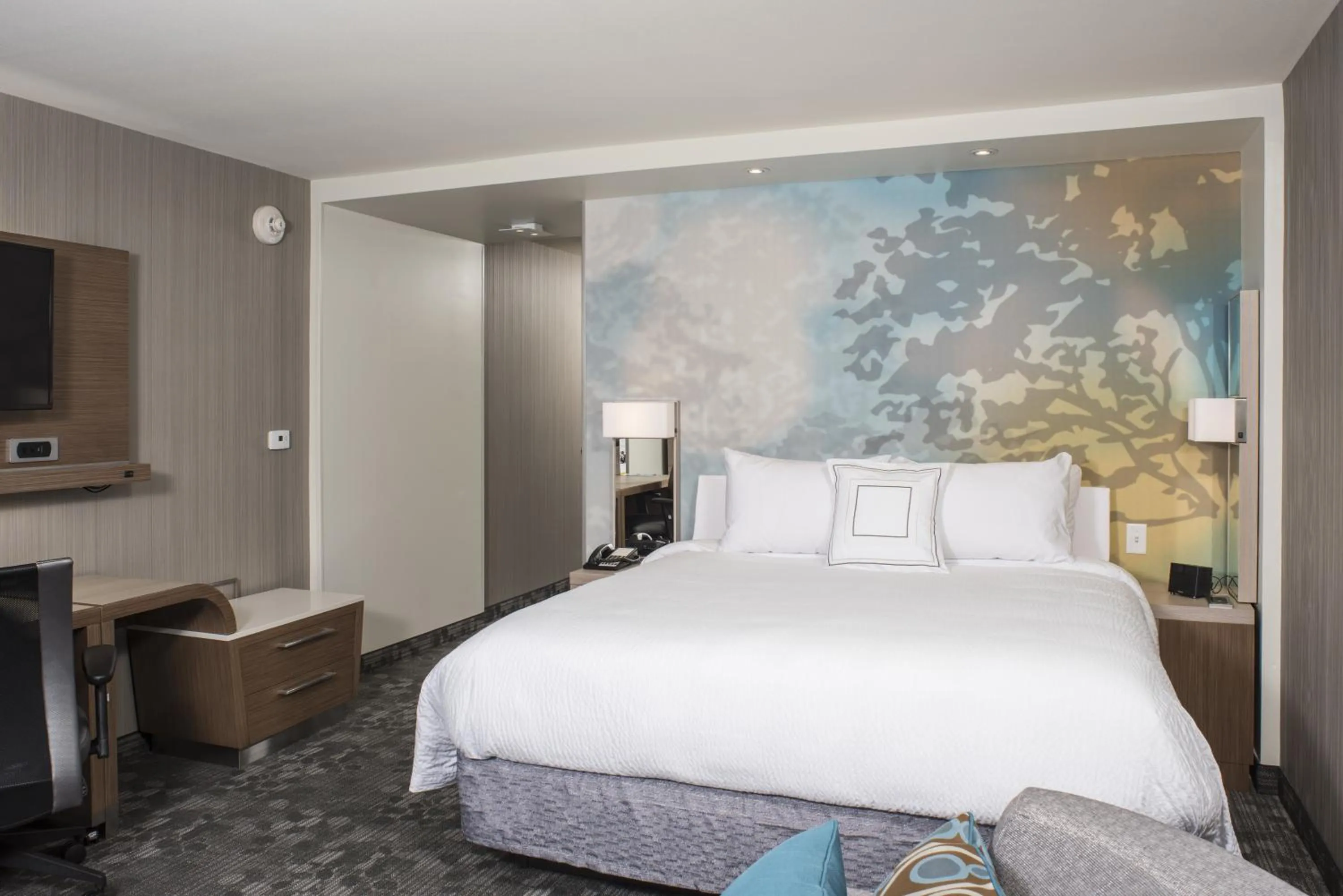 Bed in Courtyard by Marriott Albany Clifton Park