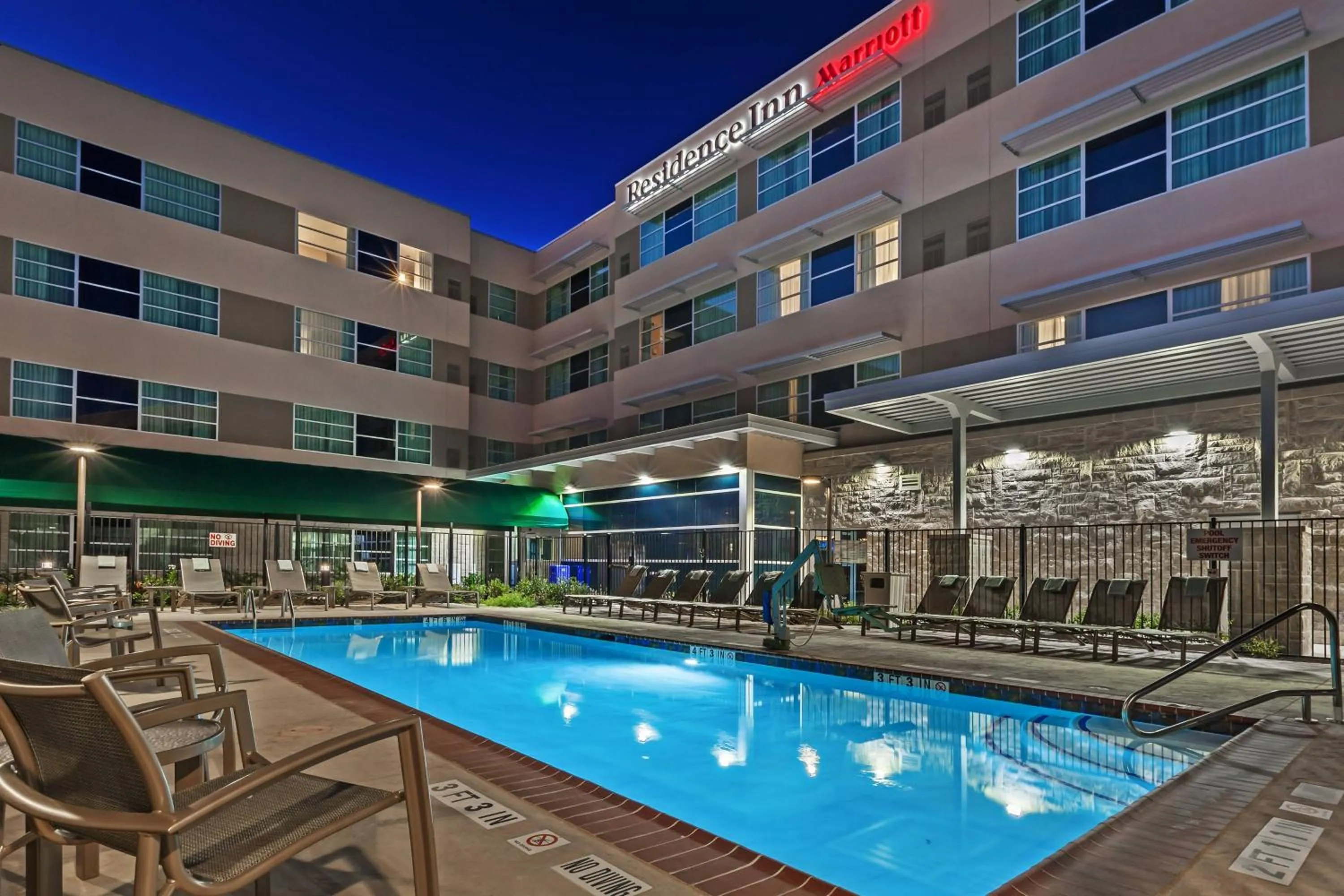 Swimming pool in Residence Inn by Marriott Austin Northwest/The Domain Area