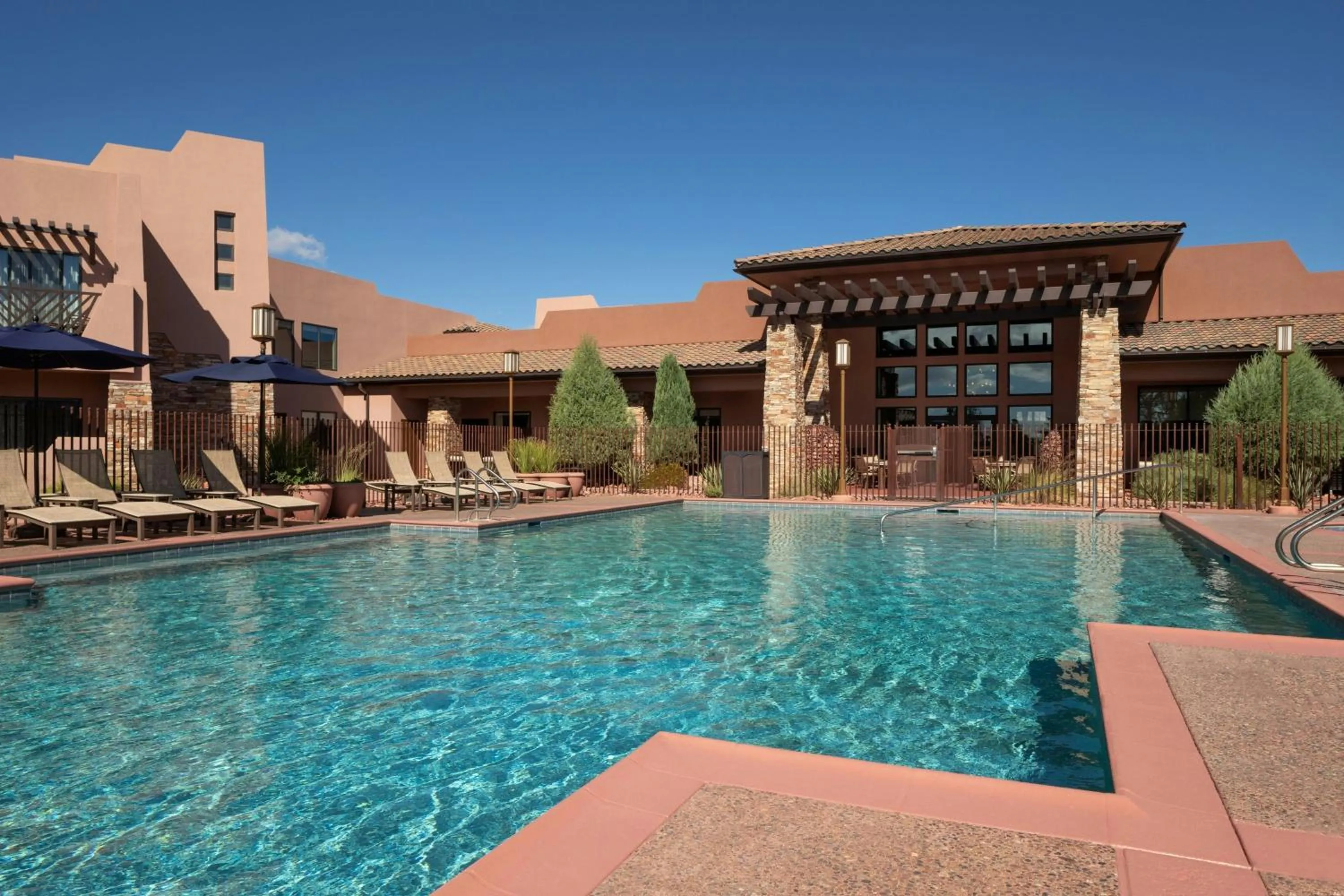 Swimming pool in Courtyard by Marriott Sedona