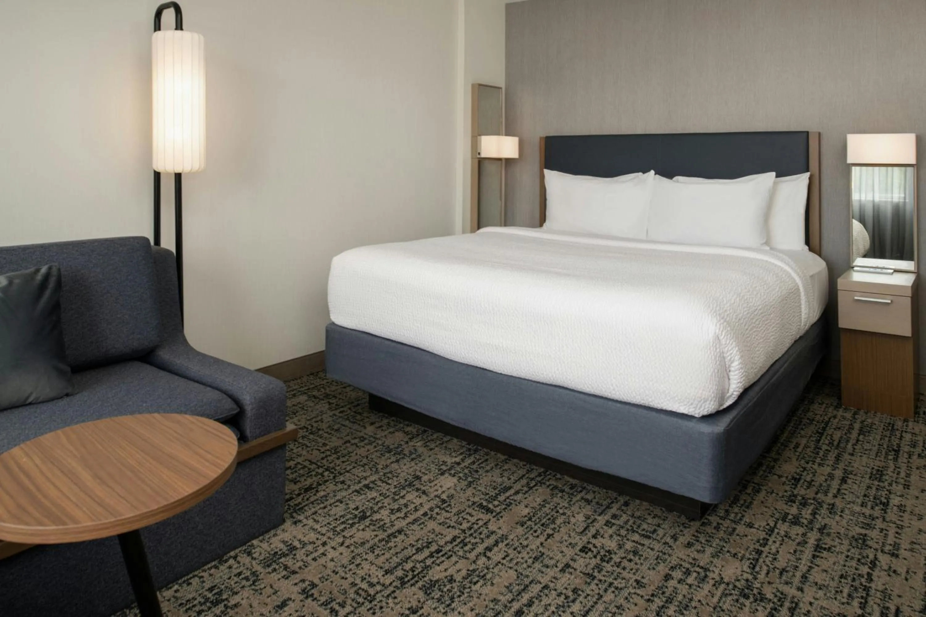 Photo of the whole room, Bed in Courtyard by Marriott Houston City Place