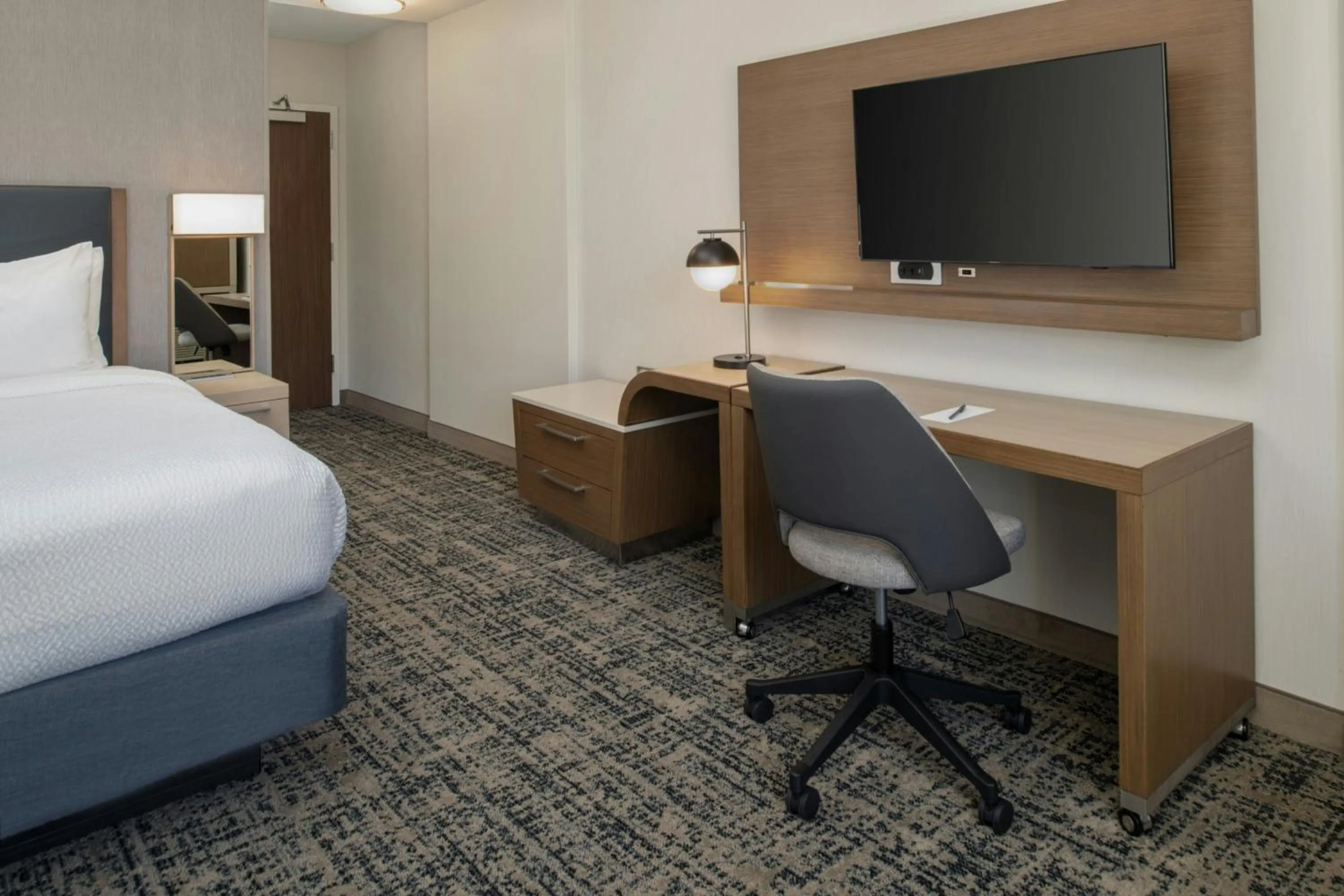 Photo of the whole room, Bed in Courtyard by Marriott Houston City Place