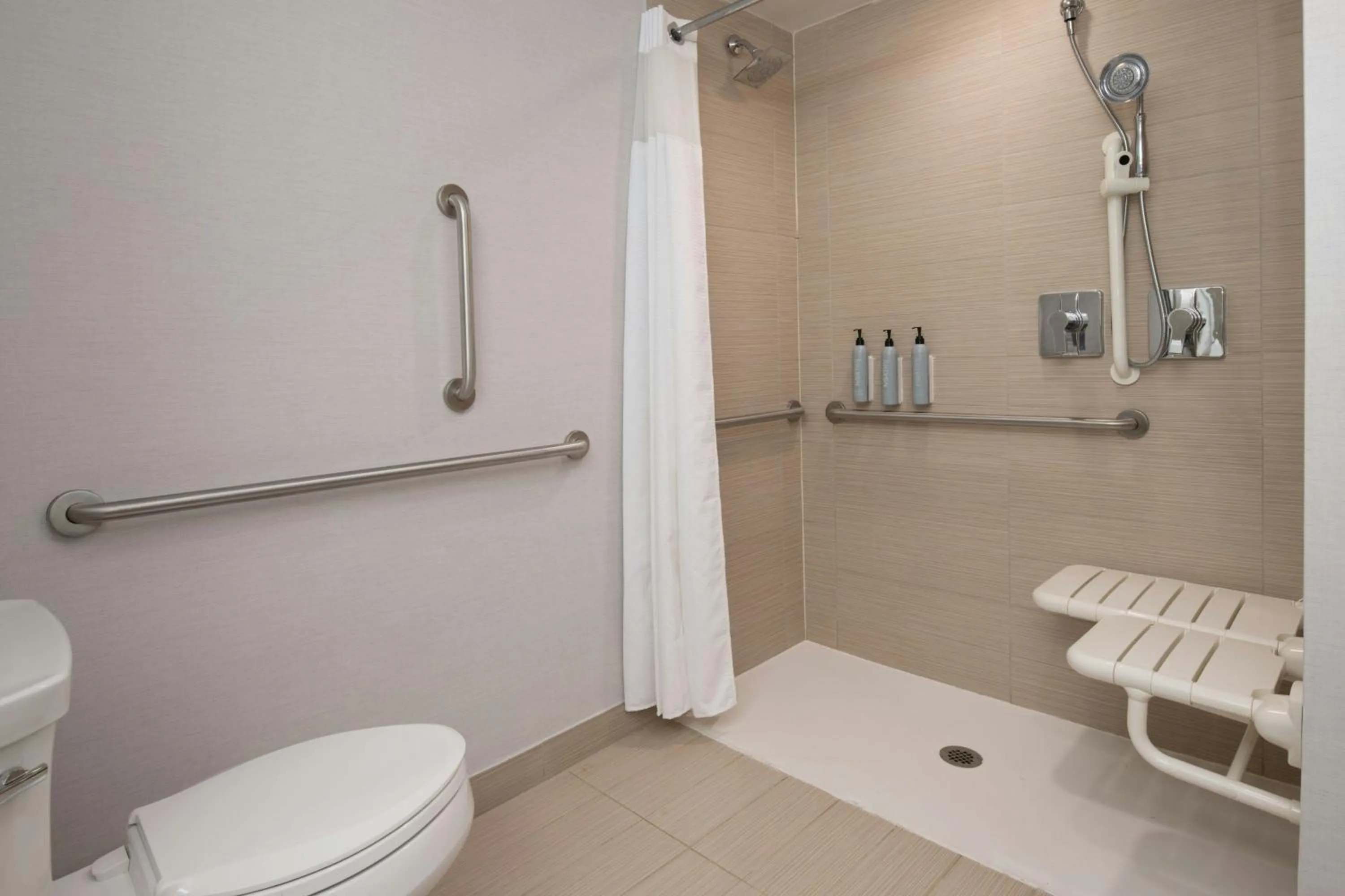 Bathroom in Courtyard by Marriott Houston City Place