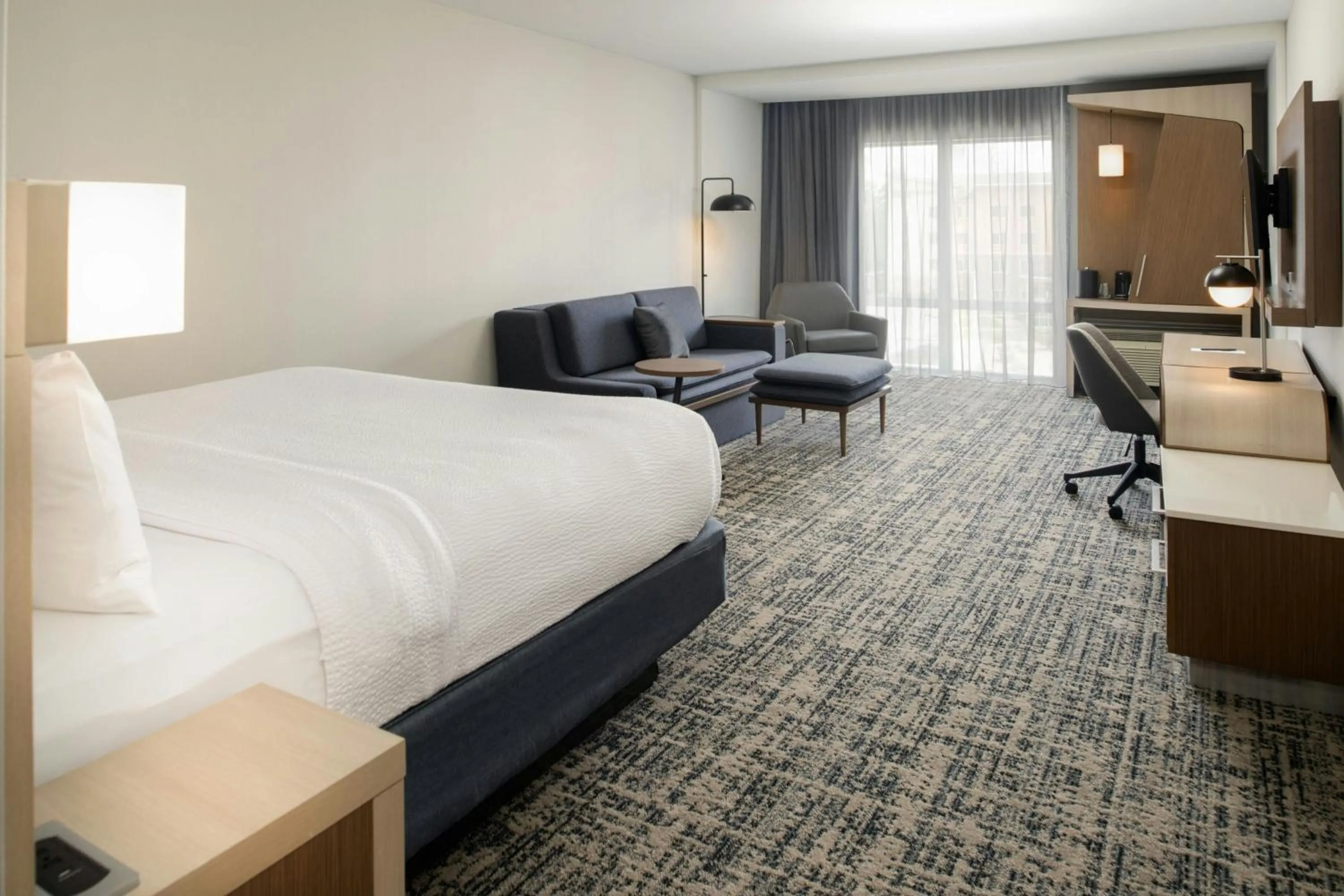 Bedroom, Bed in Courtyard by Marriott Houston City Place