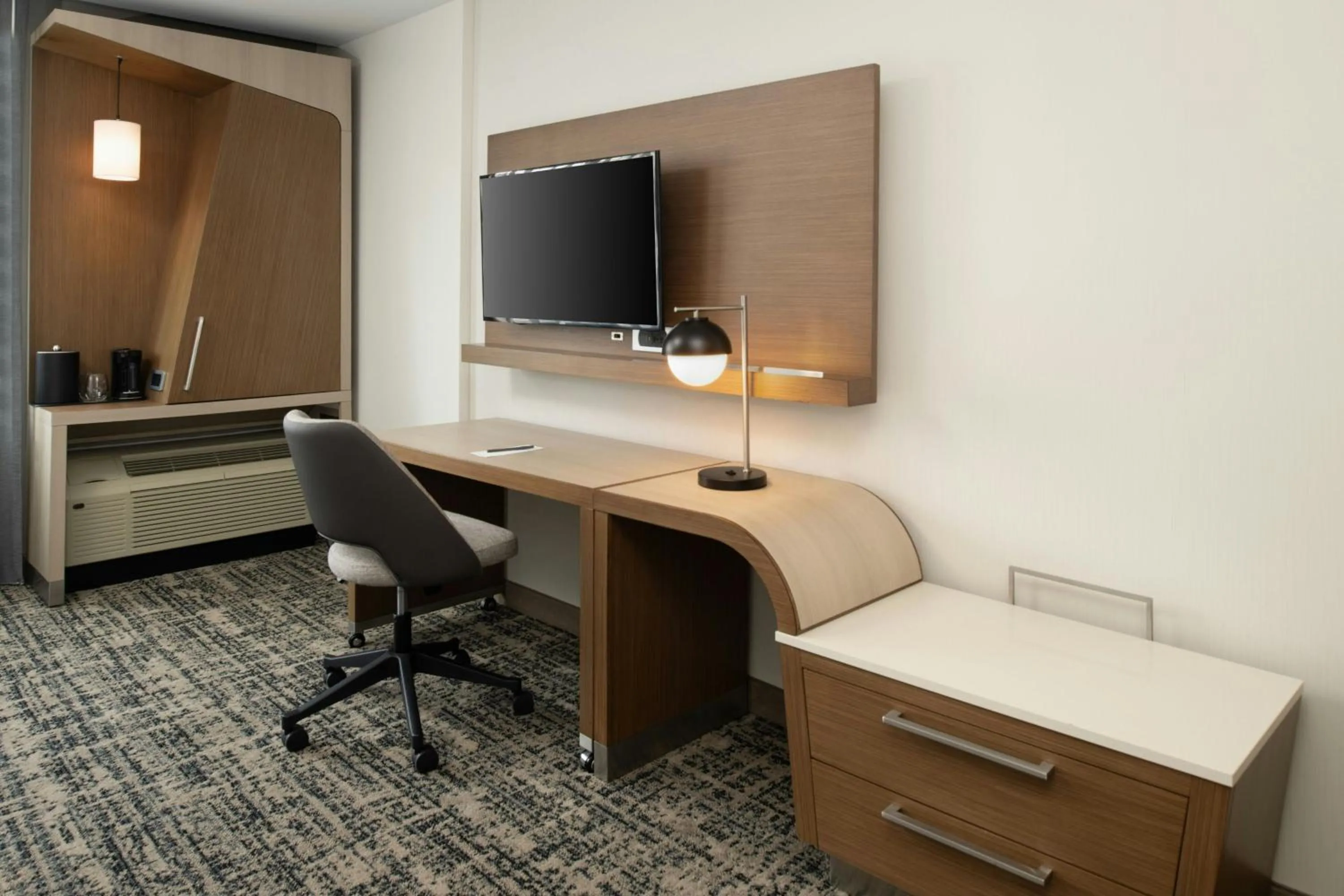 Bedroom in Courtyard by Marriott Houston City Place