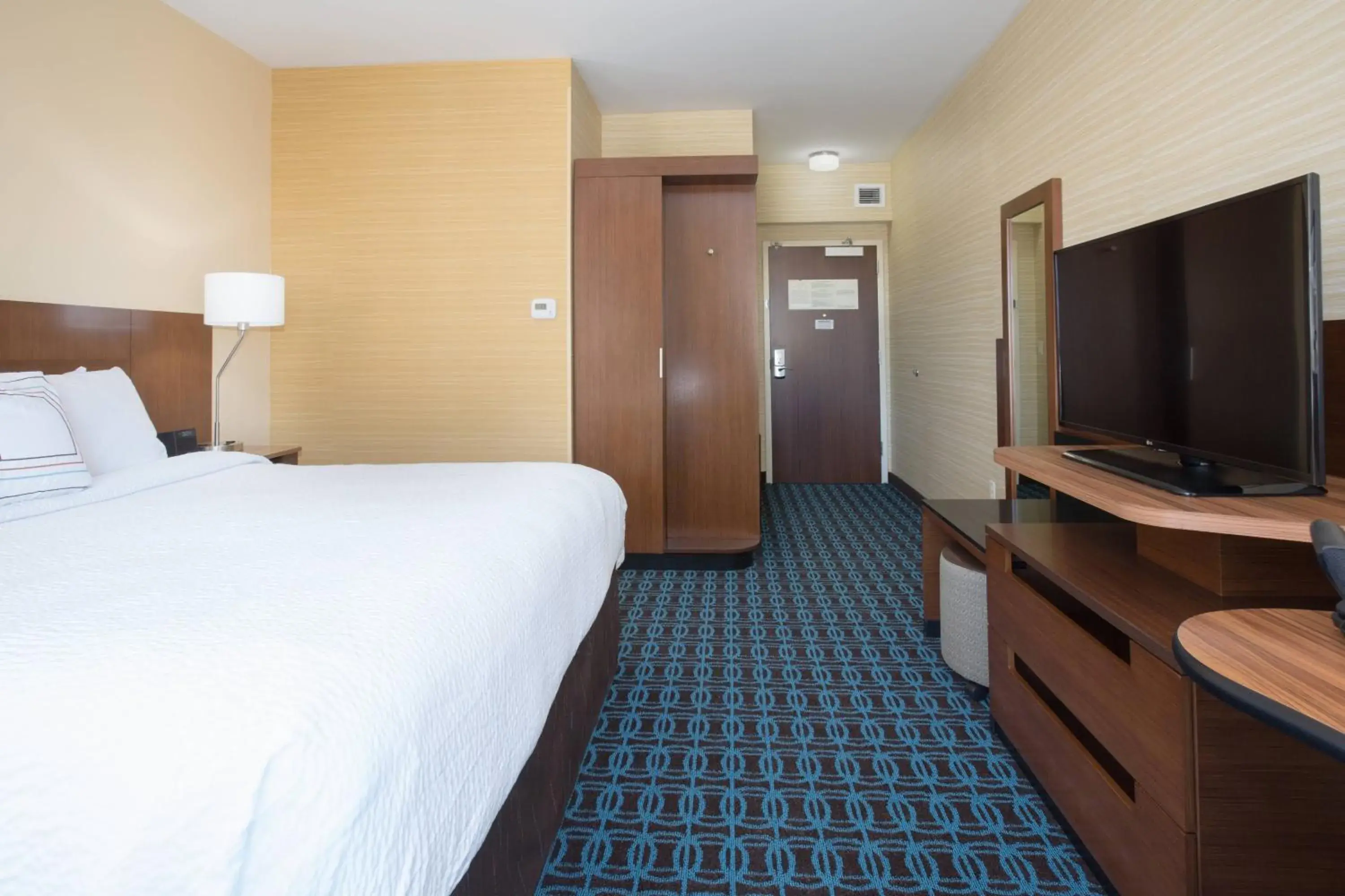 King Room in Fairfield Inn & Suites by Marriott Burlington King Room in Fairfield Inn & Suites by Marriott Burlington