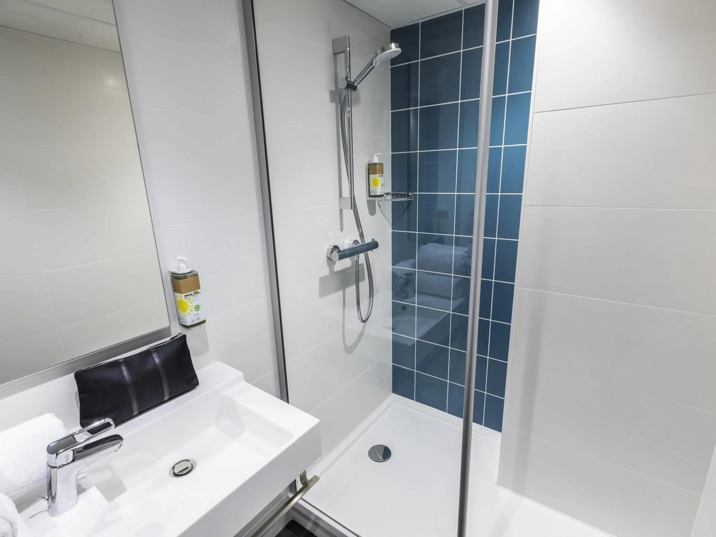 Bedroom in greet Hotel Nancy Sud